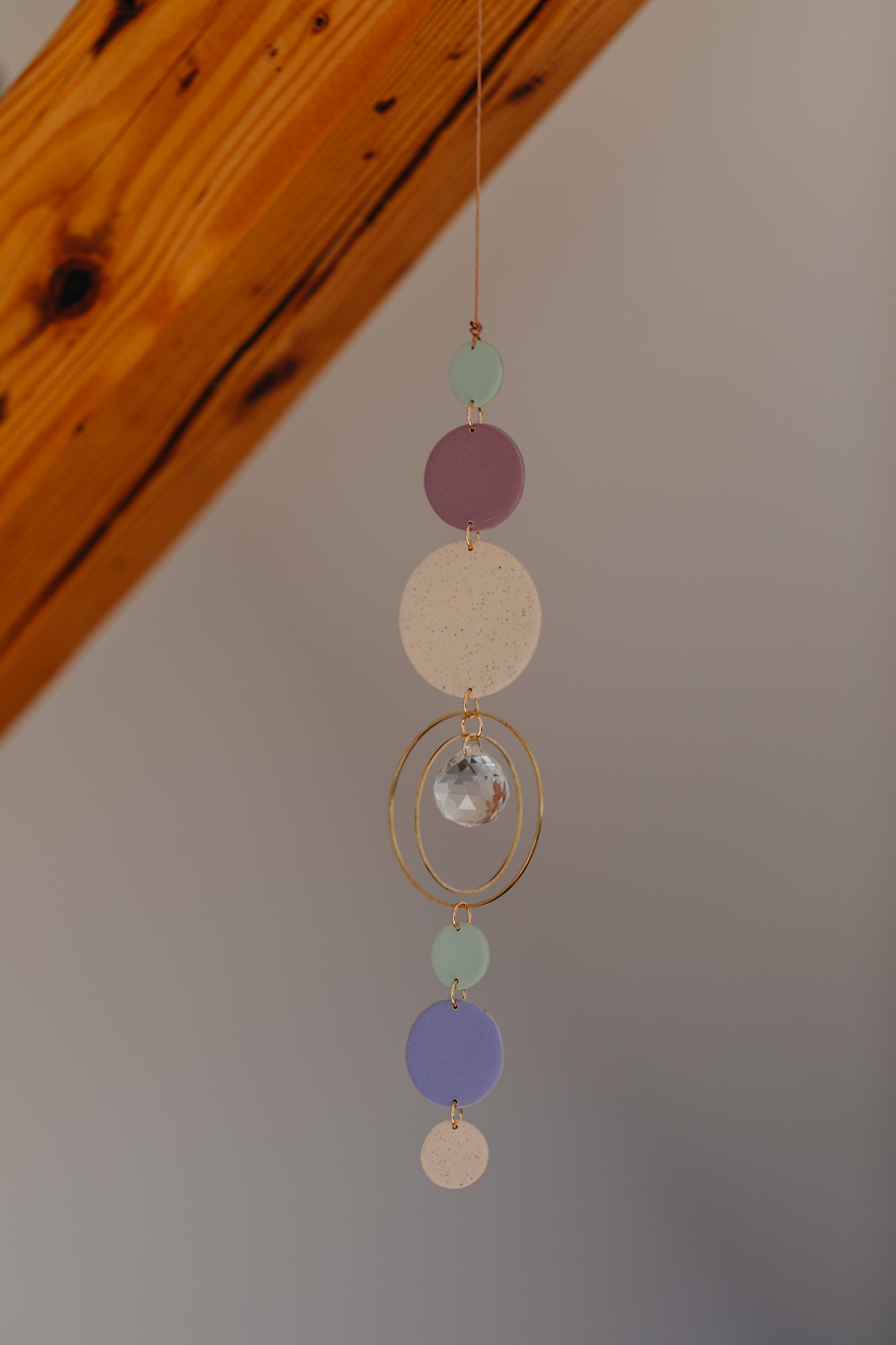 Sonnenfänger 014 mit Punkten in Mint, Lila, Kalk und Hortensienblau