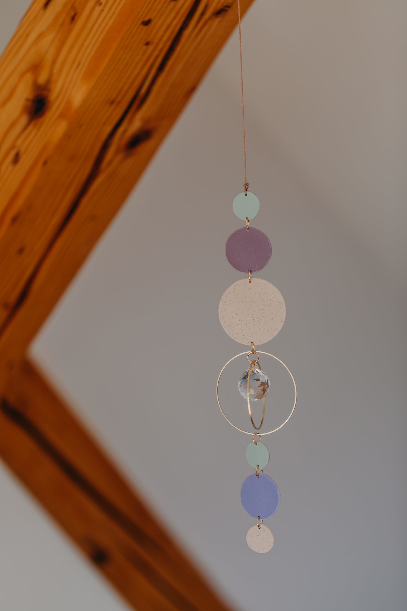 Sonnenfänger 014 mit Punkten in Mint, Lila, Kalk und Hortensienblau