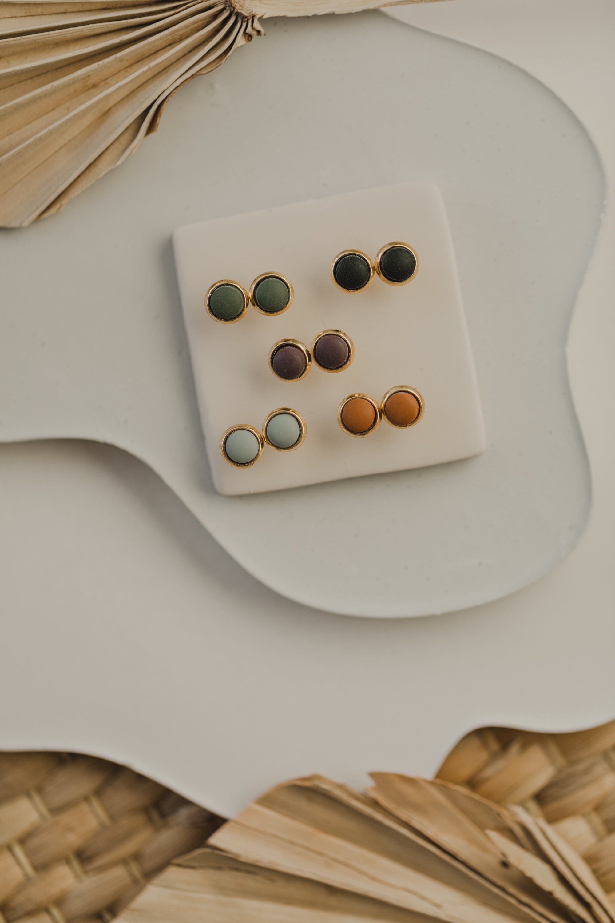 STELLA - kleine runde bunte Ohrstecker in gedeckten Farben