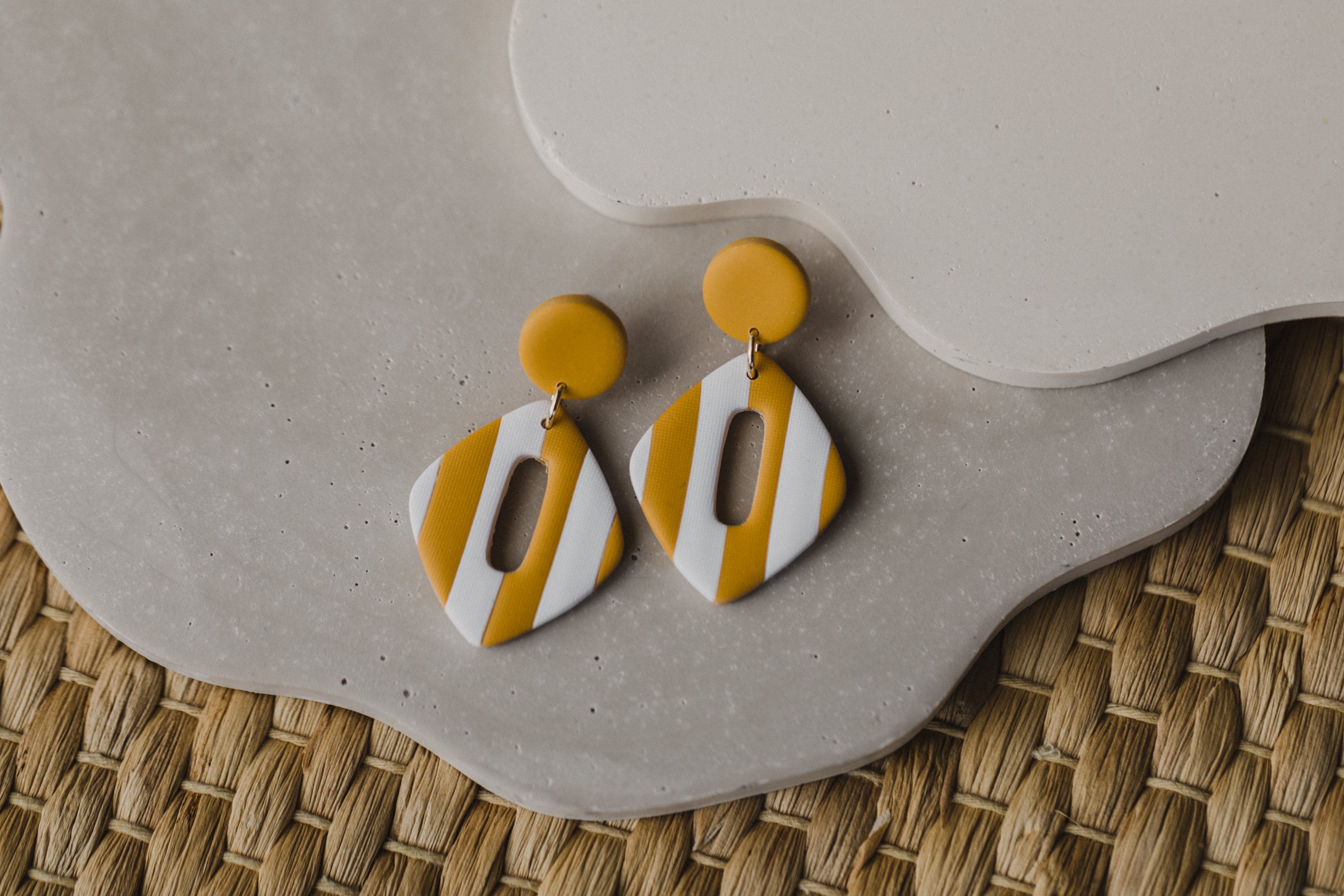 DANA - gestreifte Ohrringe aus Polymer Ton