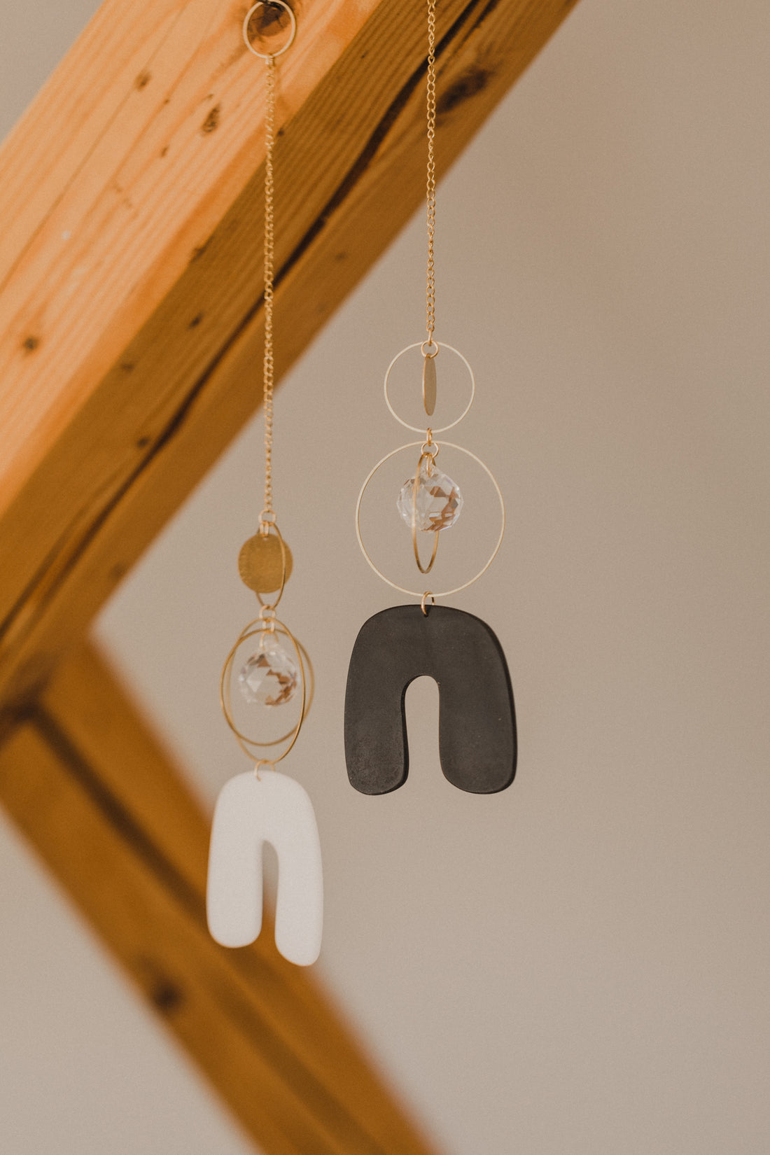 Suncatcher arch, black or white