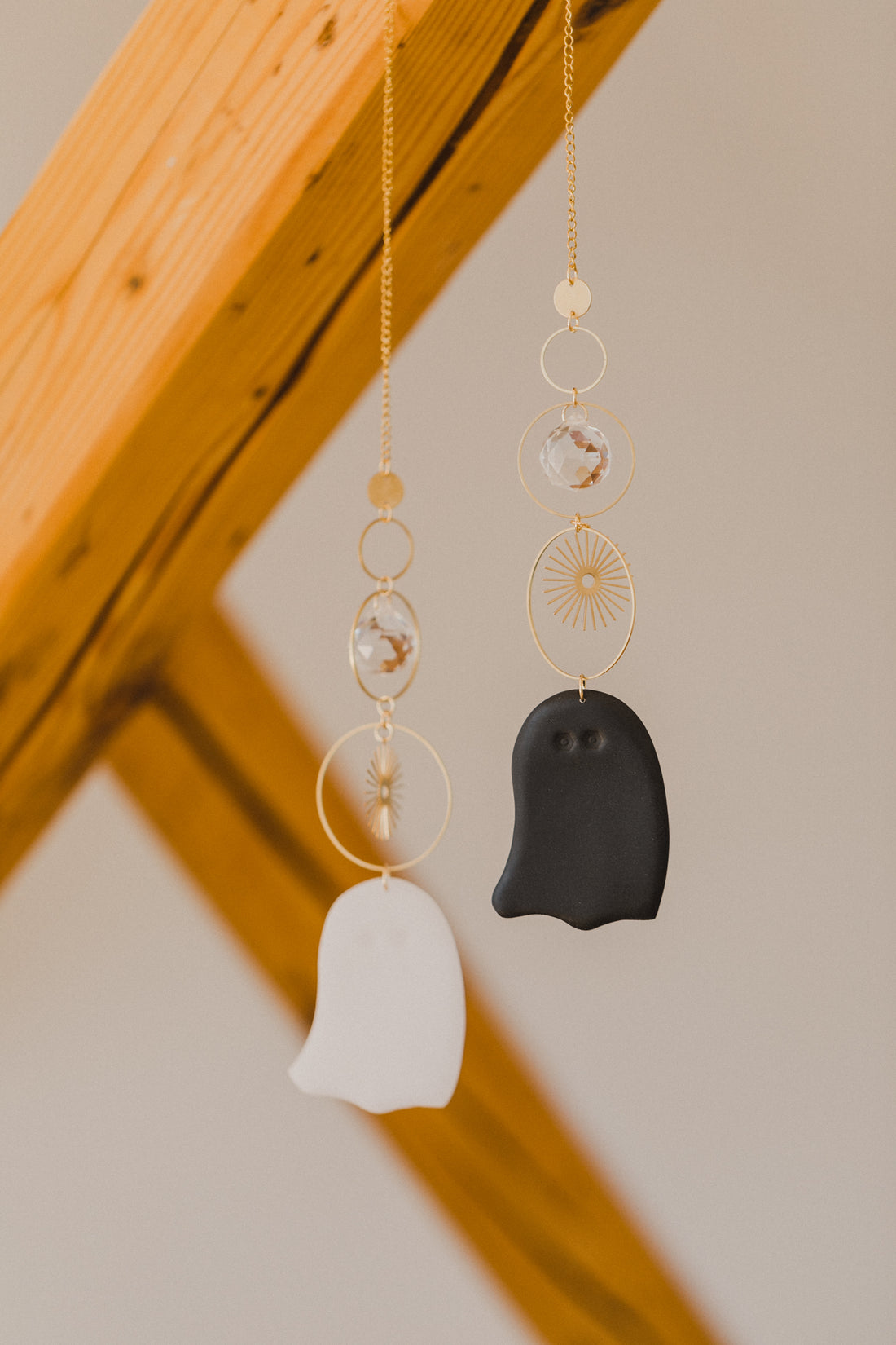 Suncatcher Ghost, black or white