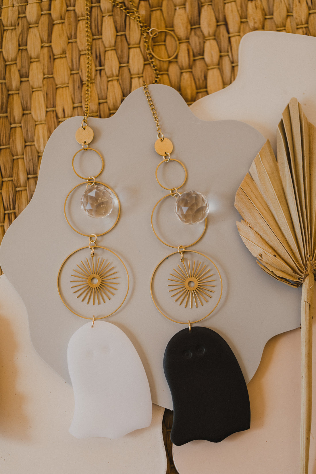 Suncatcher Ghost, black or white
