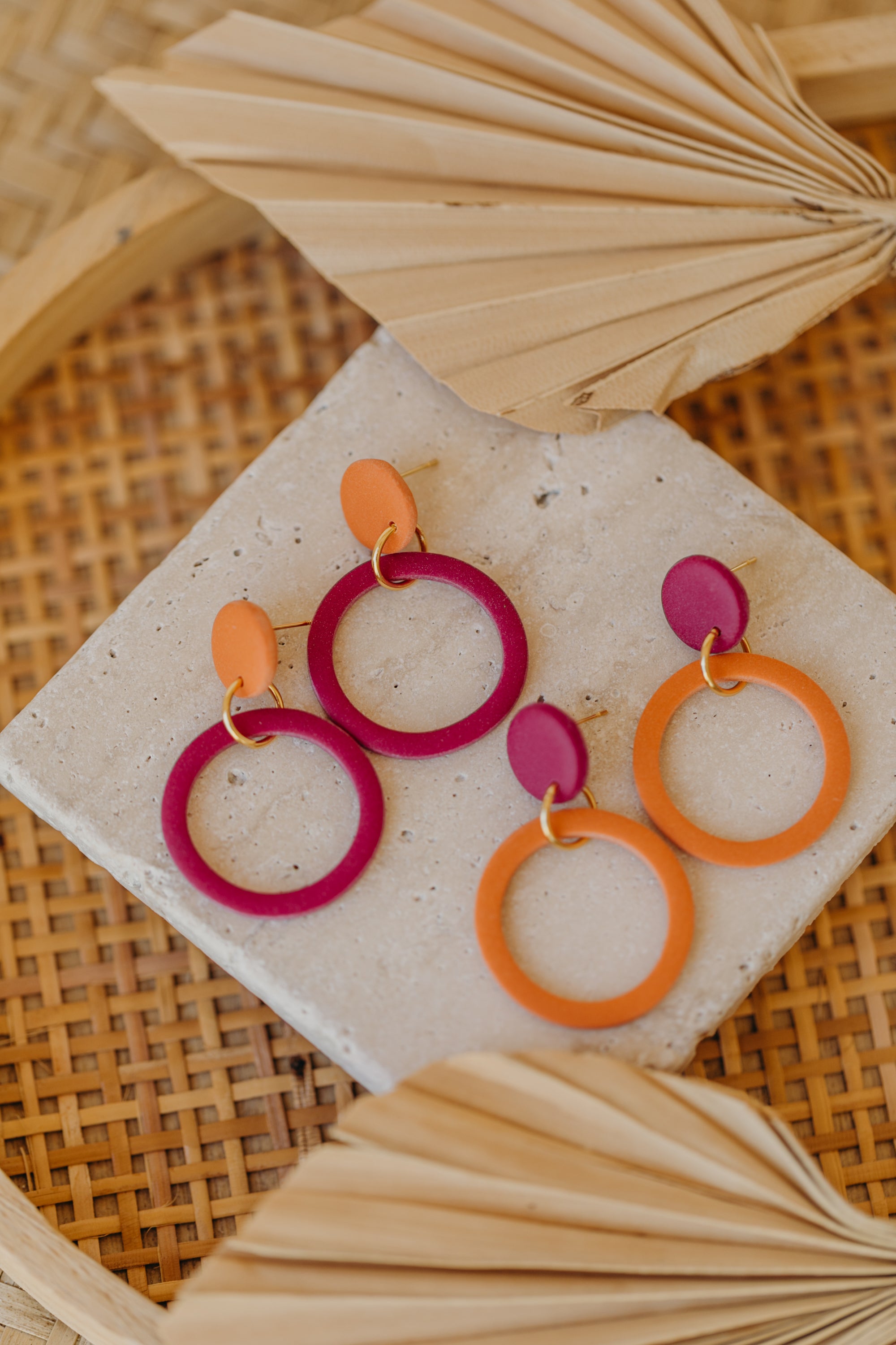 TARA - zweifarbige bunte runde Polymer Ton Ohrringe