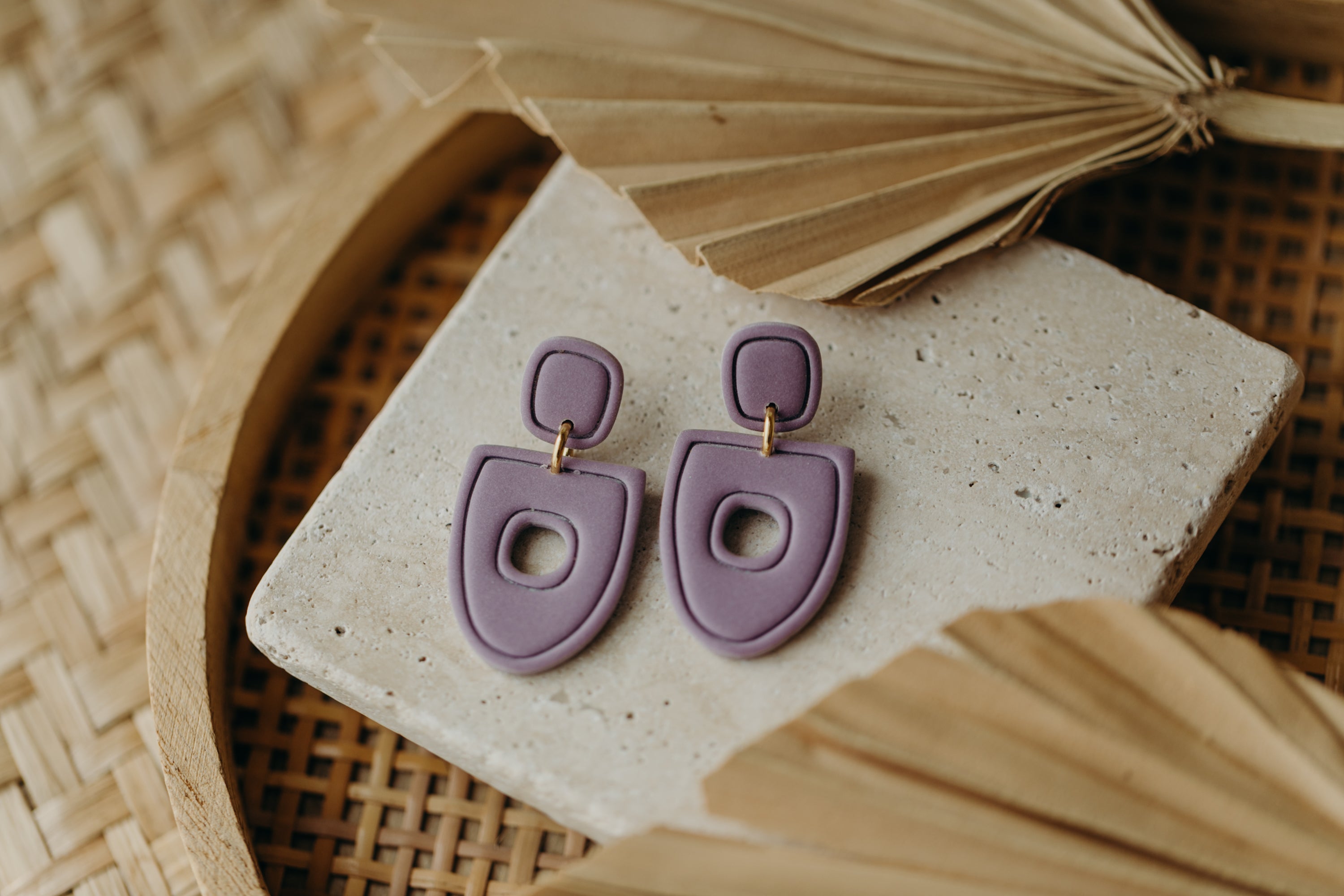 TILDA - Polymer Ton Ohrringe in hellem Lila