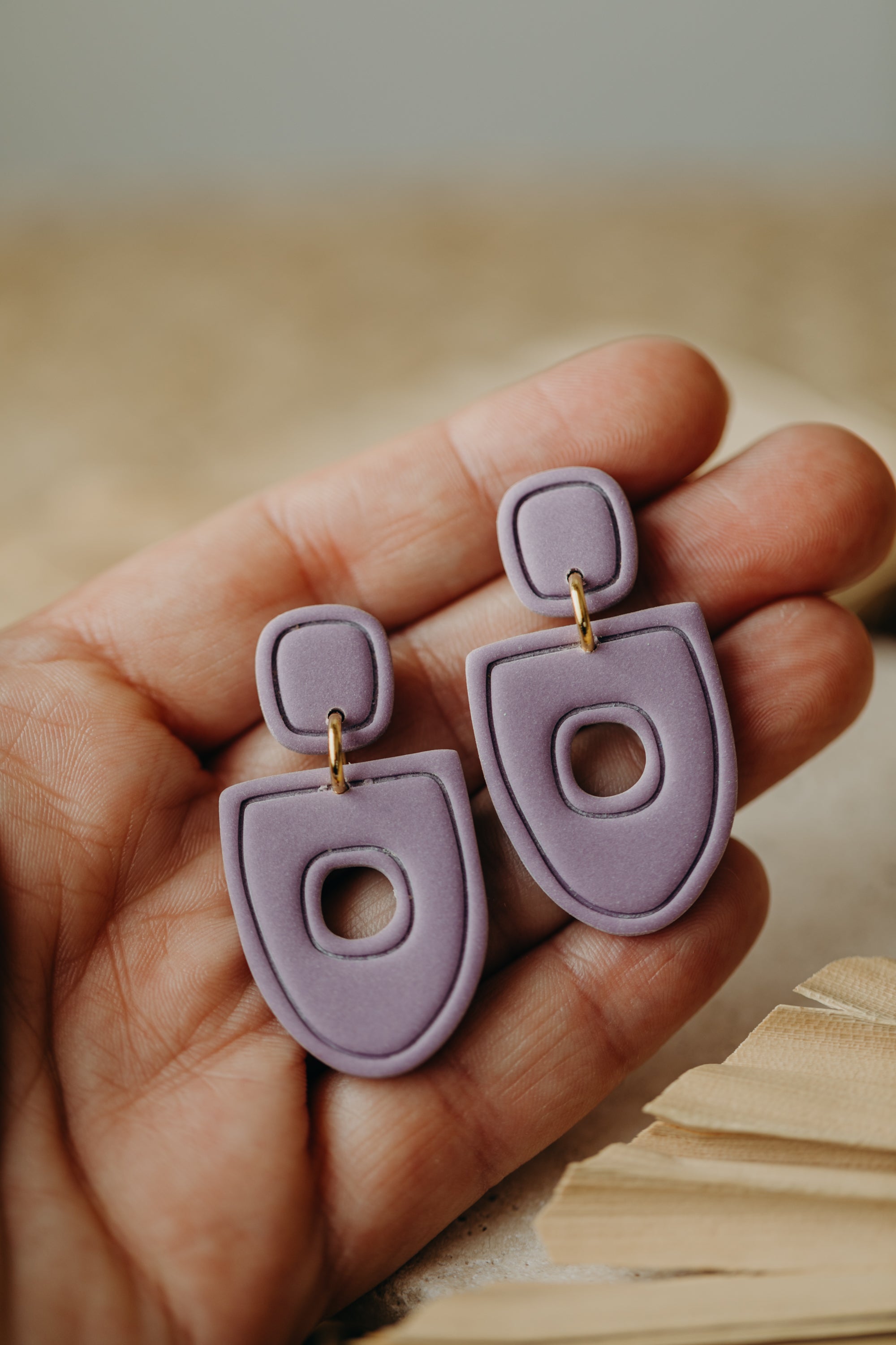 TILDA - Polymer Ton Ohrringe in hellem Lila