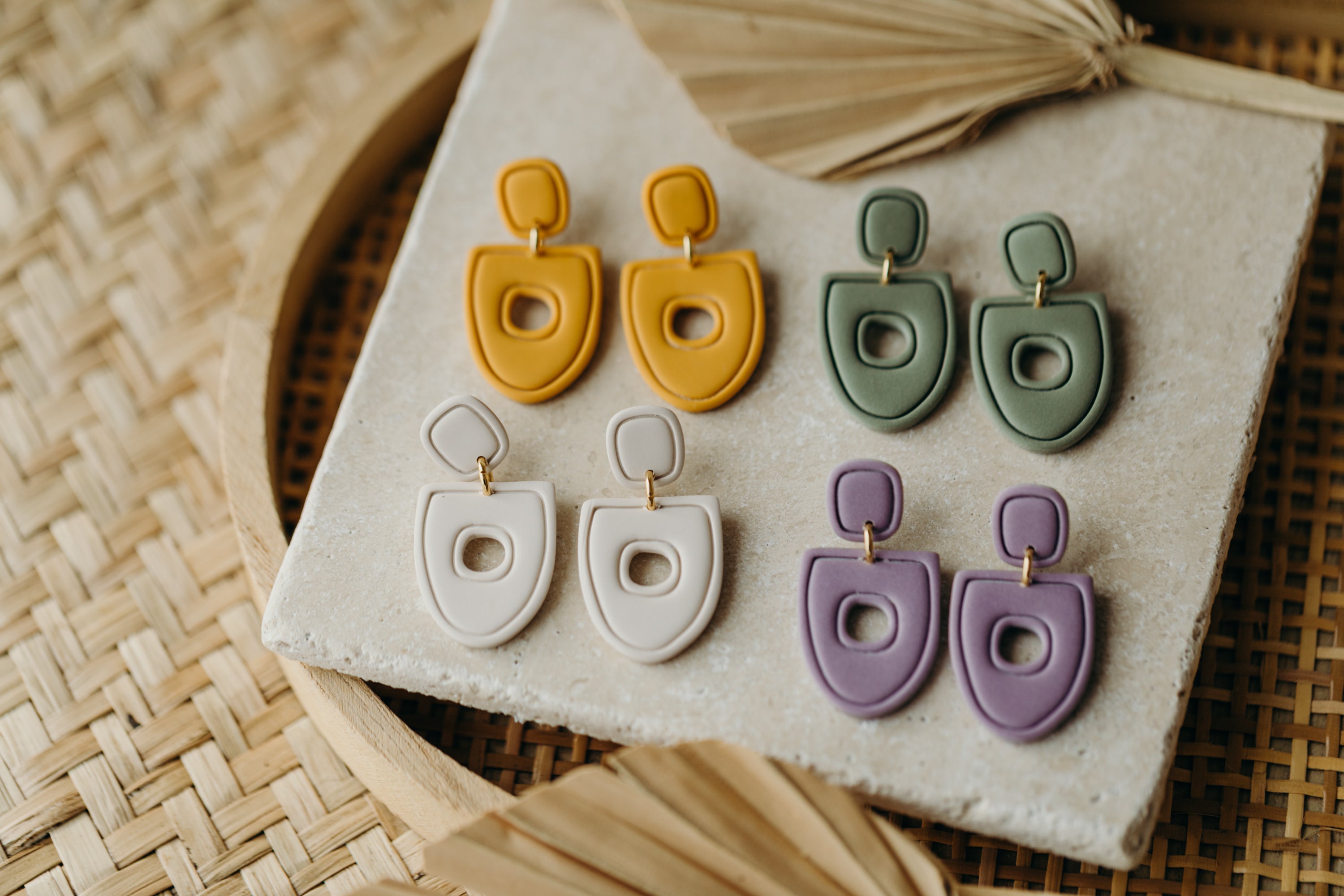 TILDA - Polymer Ton Ohrringe in hellem Lila