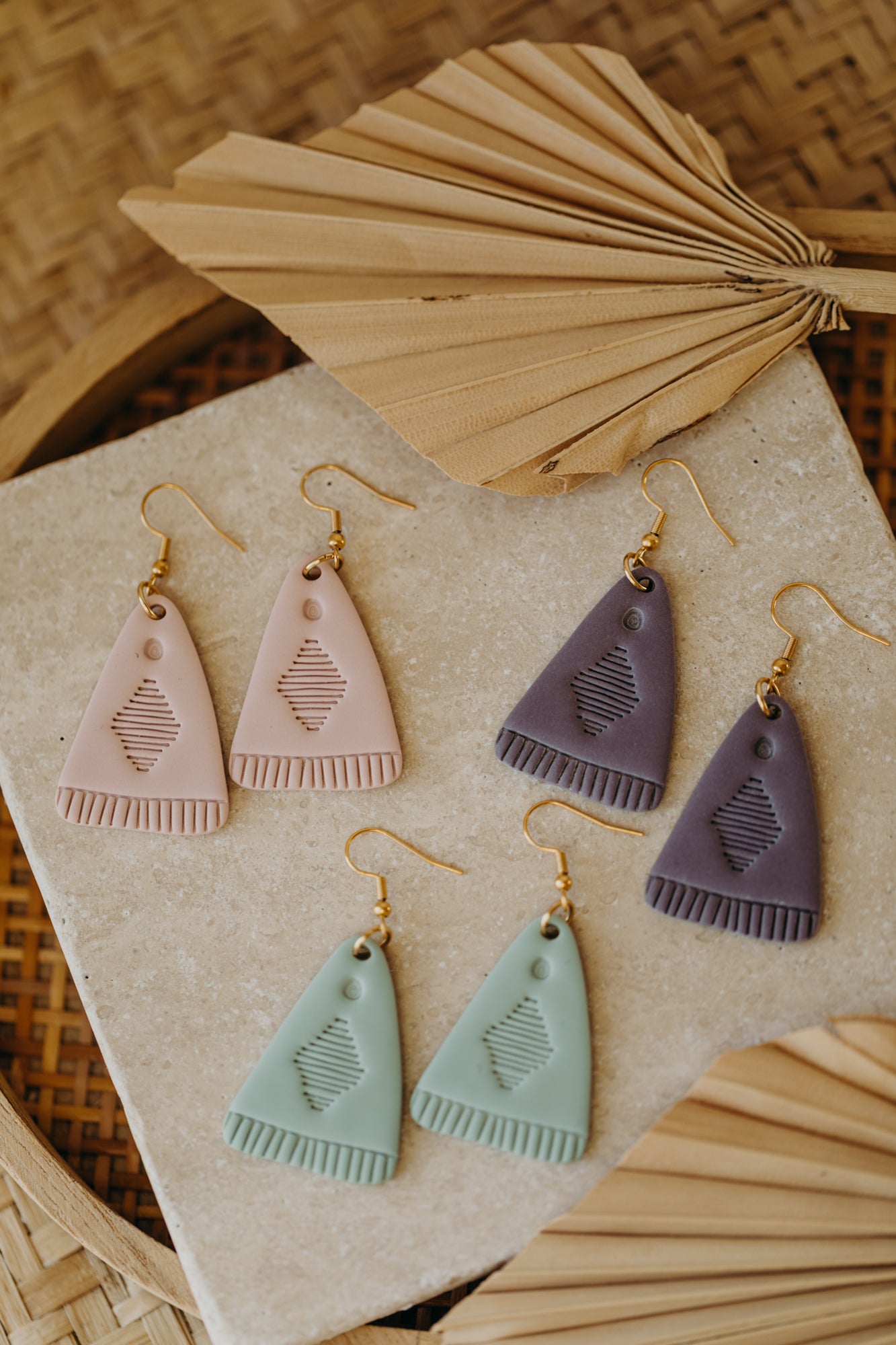 TOSCHA - Boho Ohrringe in Salbeigrün