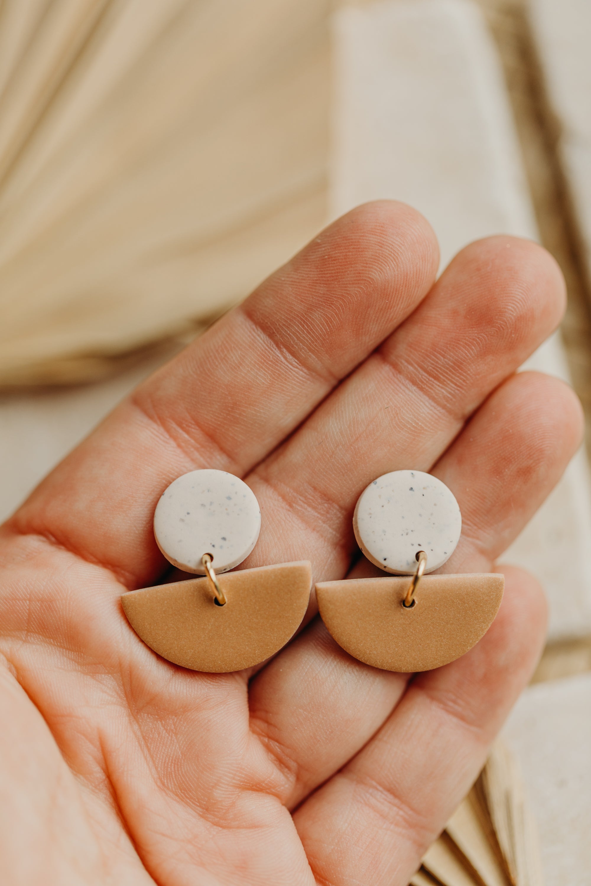 TAMARA - zweifarbige Polymer Ton Ohrringe in Kalk und Softe Mandarine