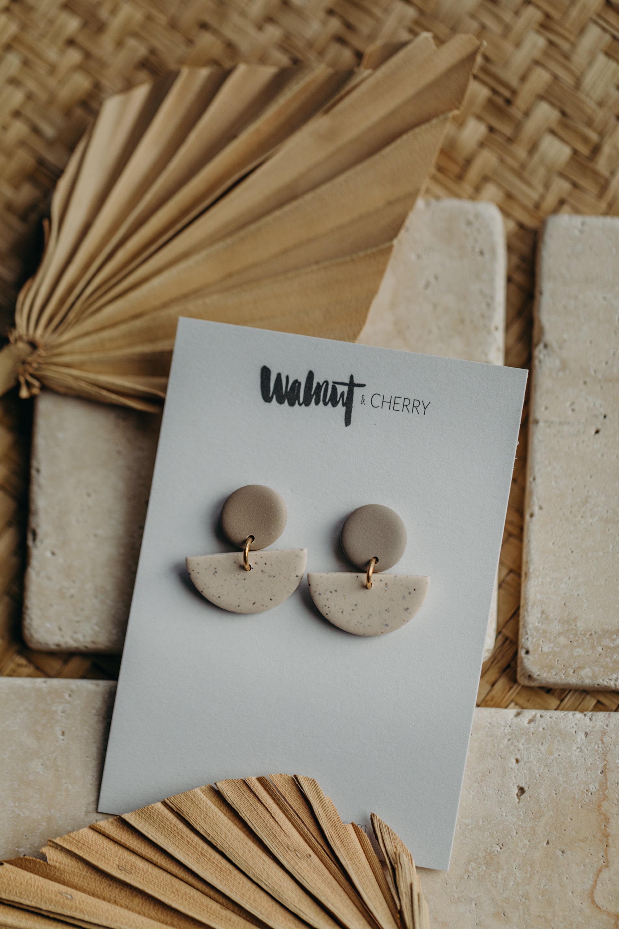 TAMARA - zweifarbige Polymer Ton Ohrringe in Kieselstein und Kalk