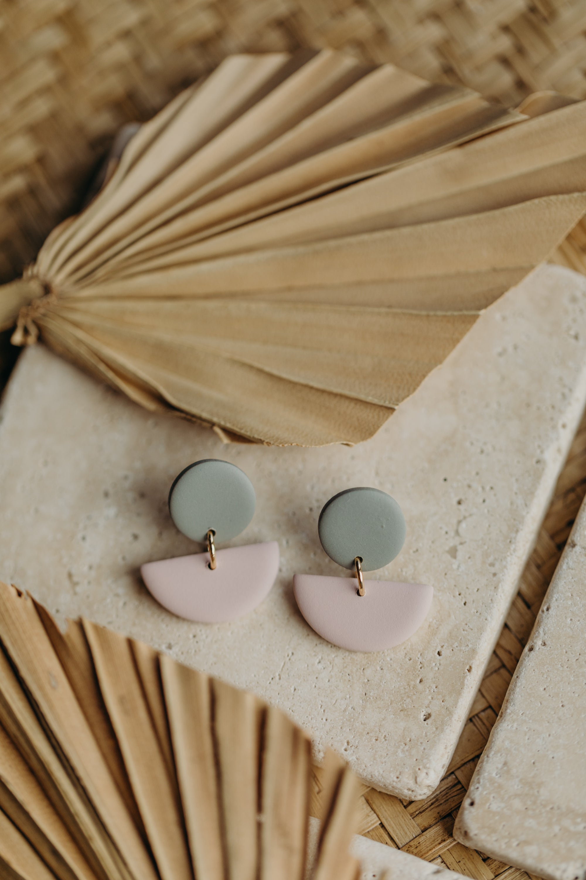 TAMARA - zweifarbige Polymer Ton Ohrringe in Mint und Helles Rosa