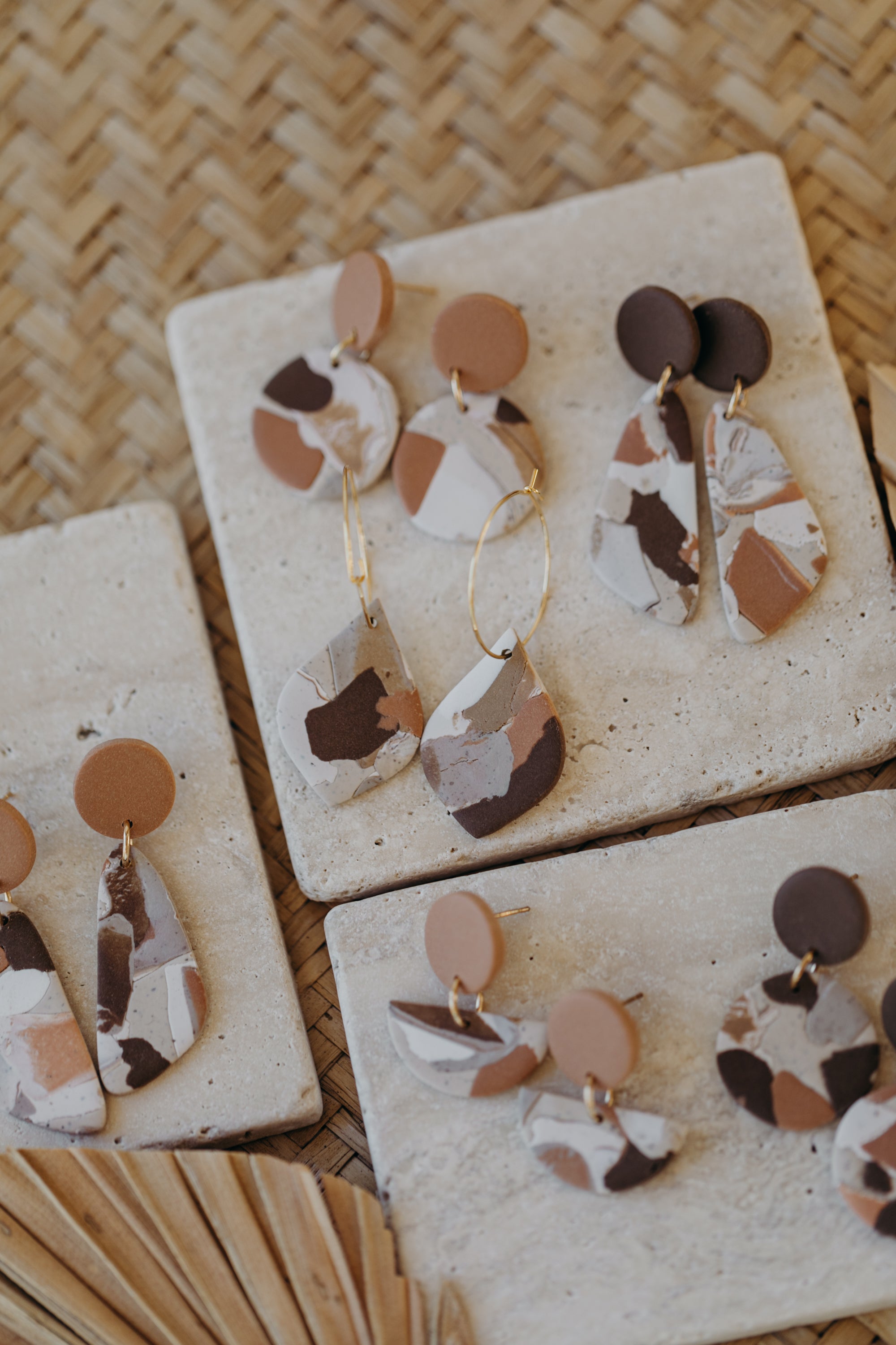 braune längliche Terrazzo Ohrringe aus Polymer Ton