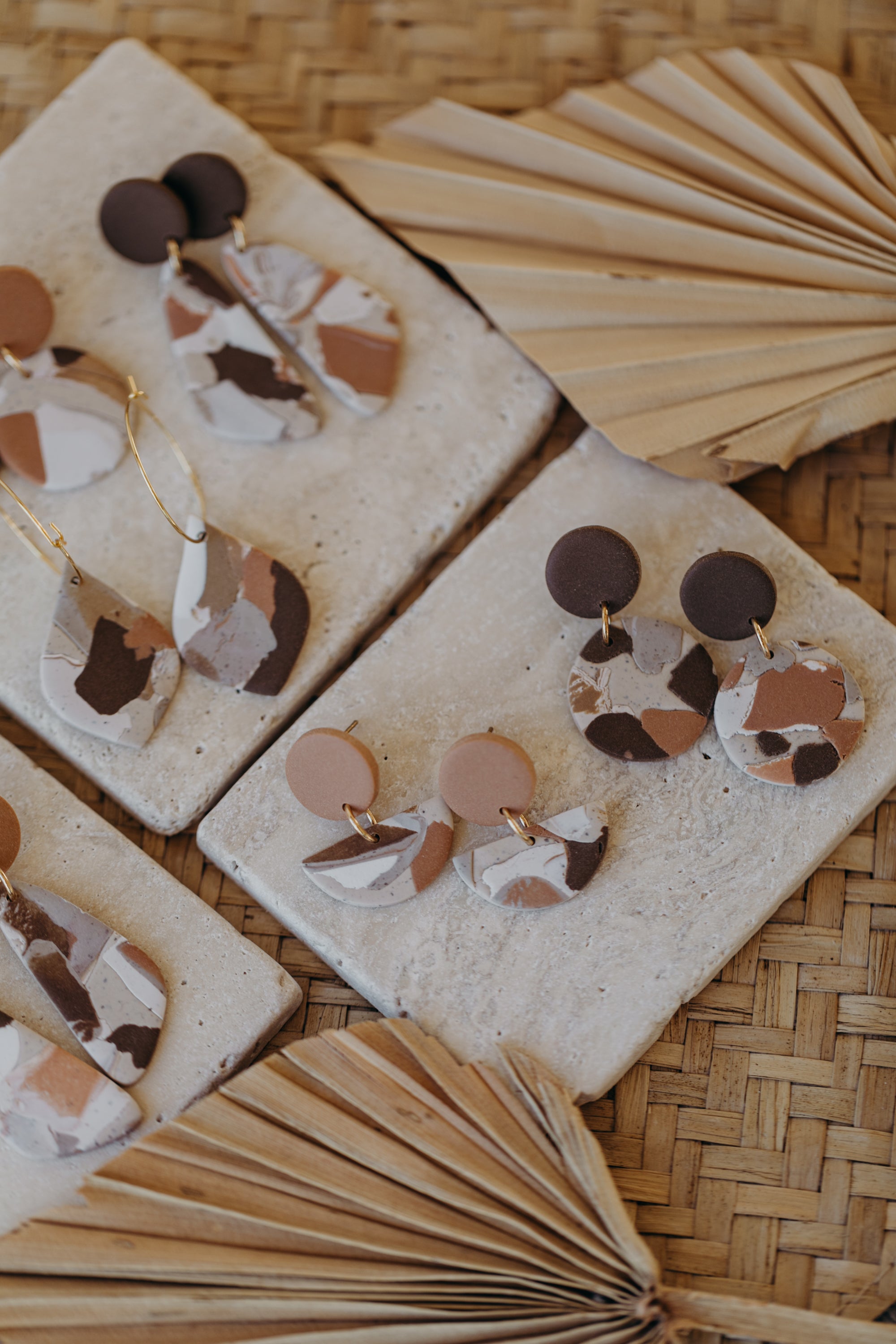 braune halbrunde Terrazzo Ohrringe aus Polymer Ton