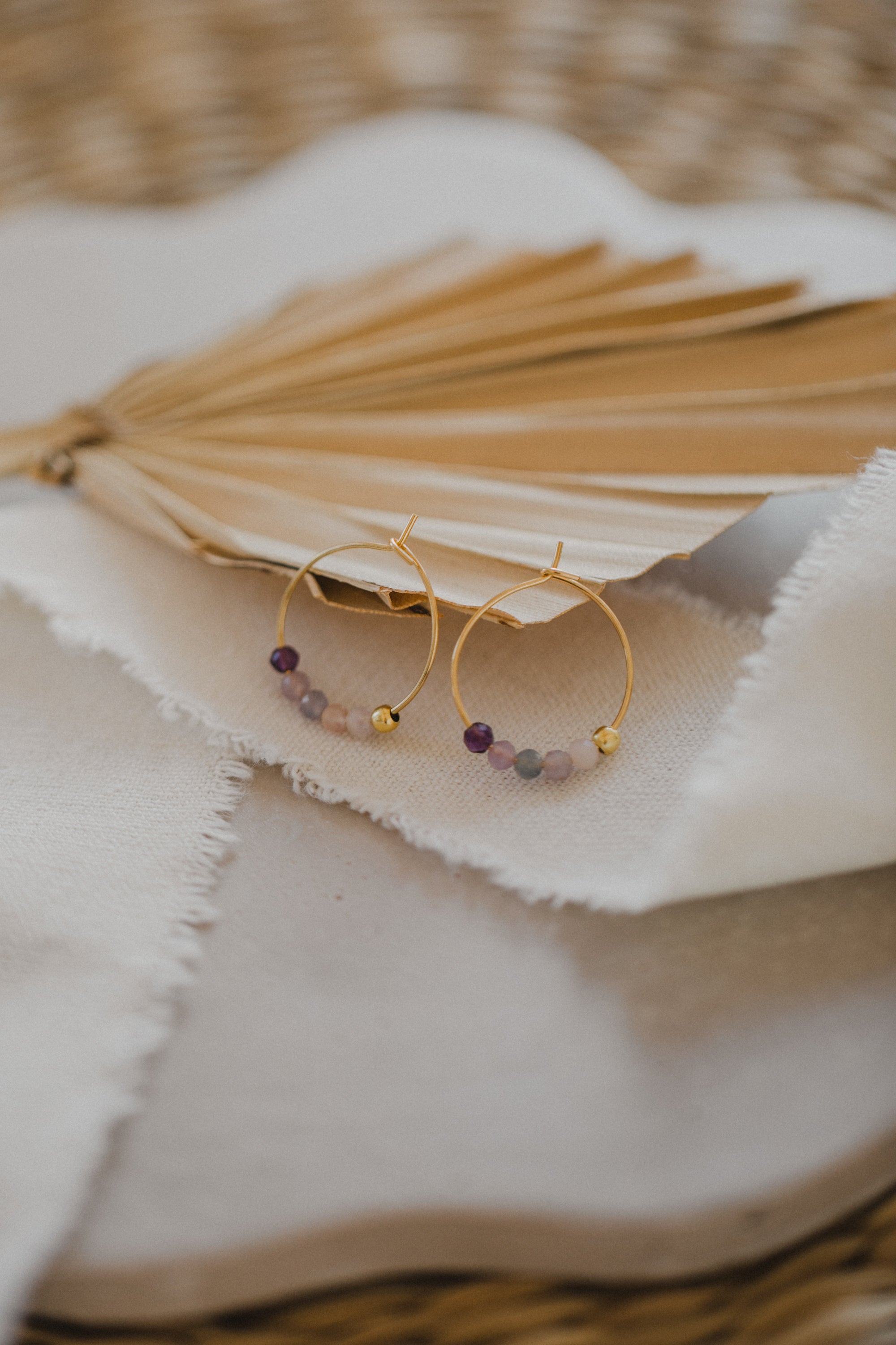 filigrane Creole aus Titan mit Fluorit Edelstein Perlen