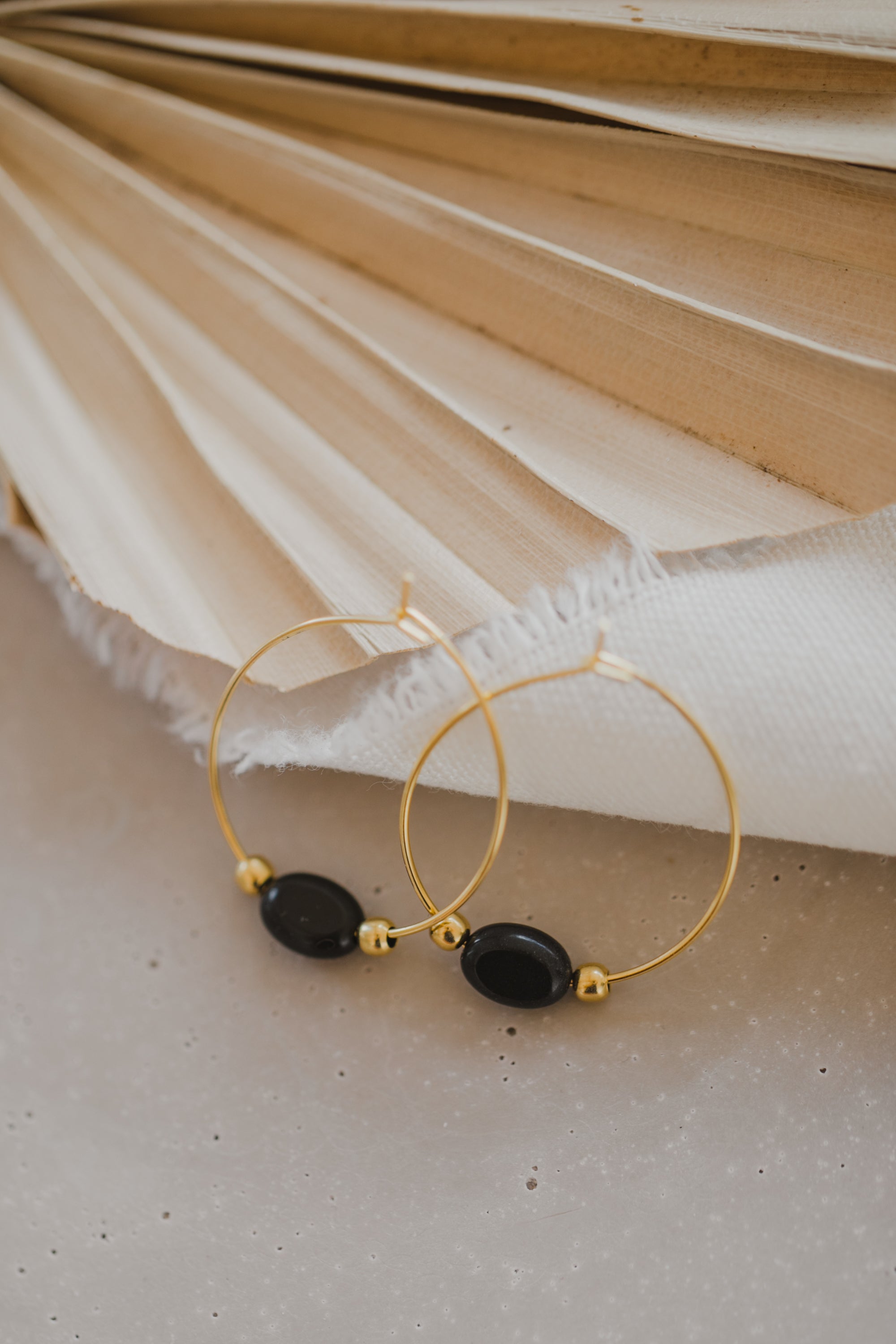 filigree creole made of titanium with oval black obsidian gemstone