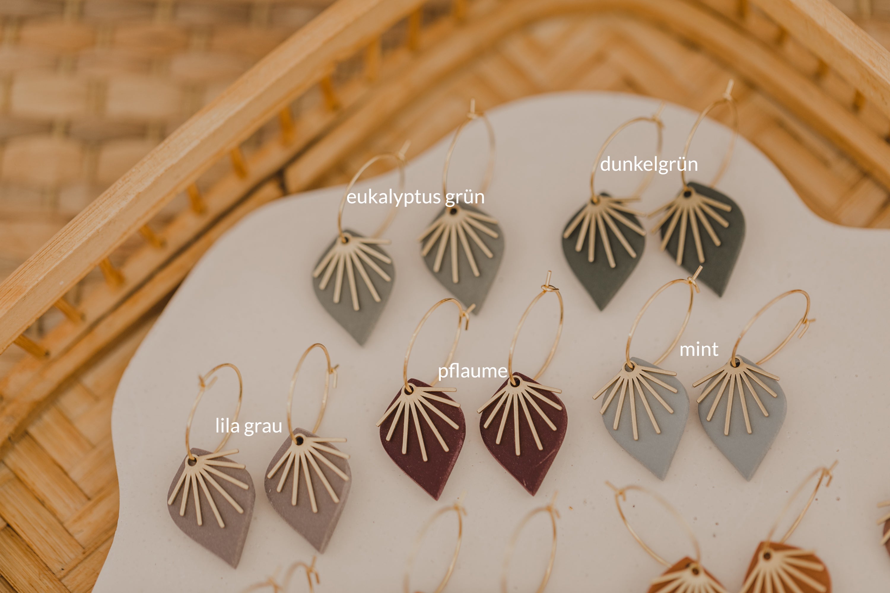 ARIA - Creolen mit Tropfen Polymer Ton und Fächer aus Messing