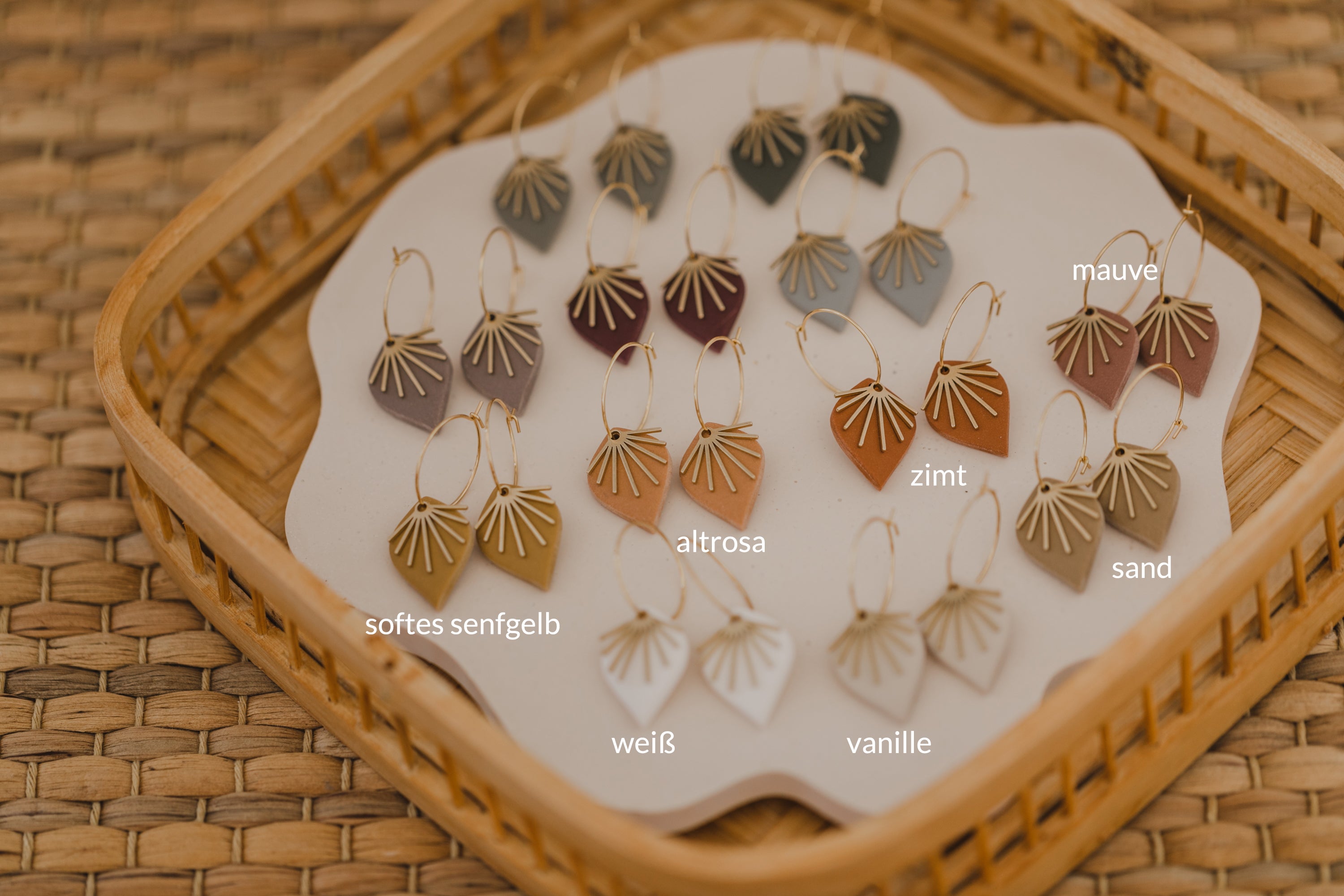 ARIA - Creolen mit Tropfen Polymer Ton und Fächer aus Messing