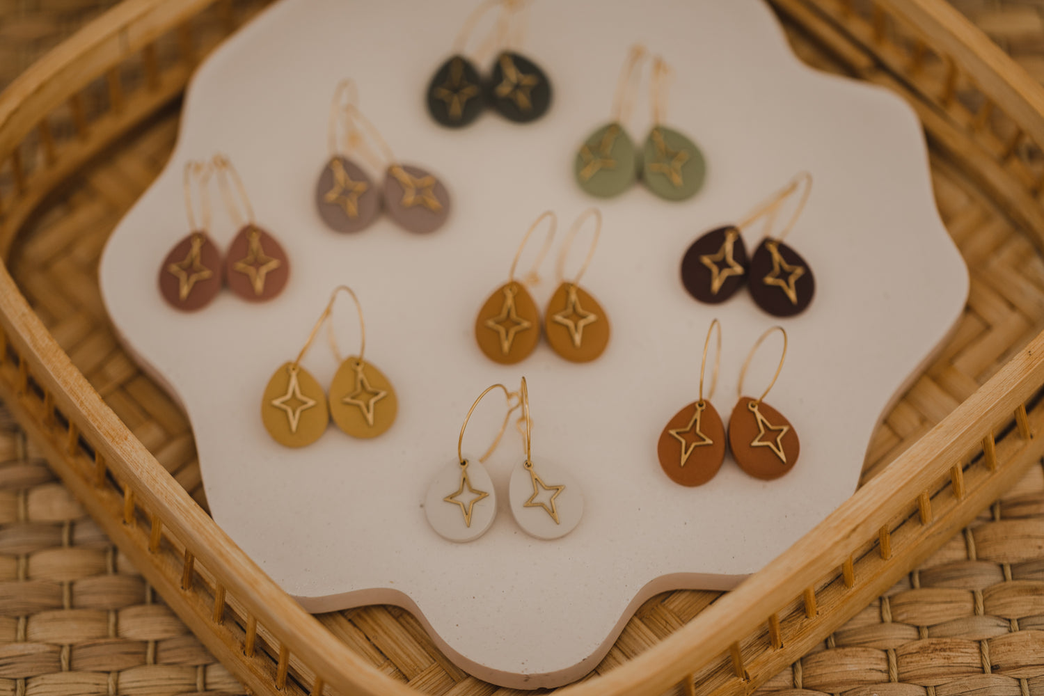 BEA - Creolen mit Tropfen Polymer Ton und Stern Anhänger aus Messing