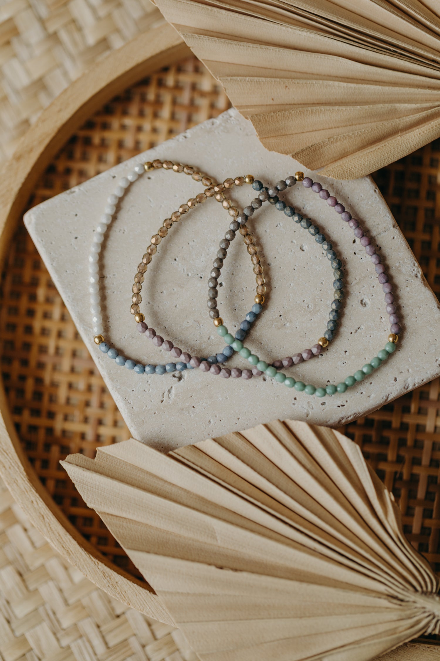 two-tone glass bead bracelet blue & cream