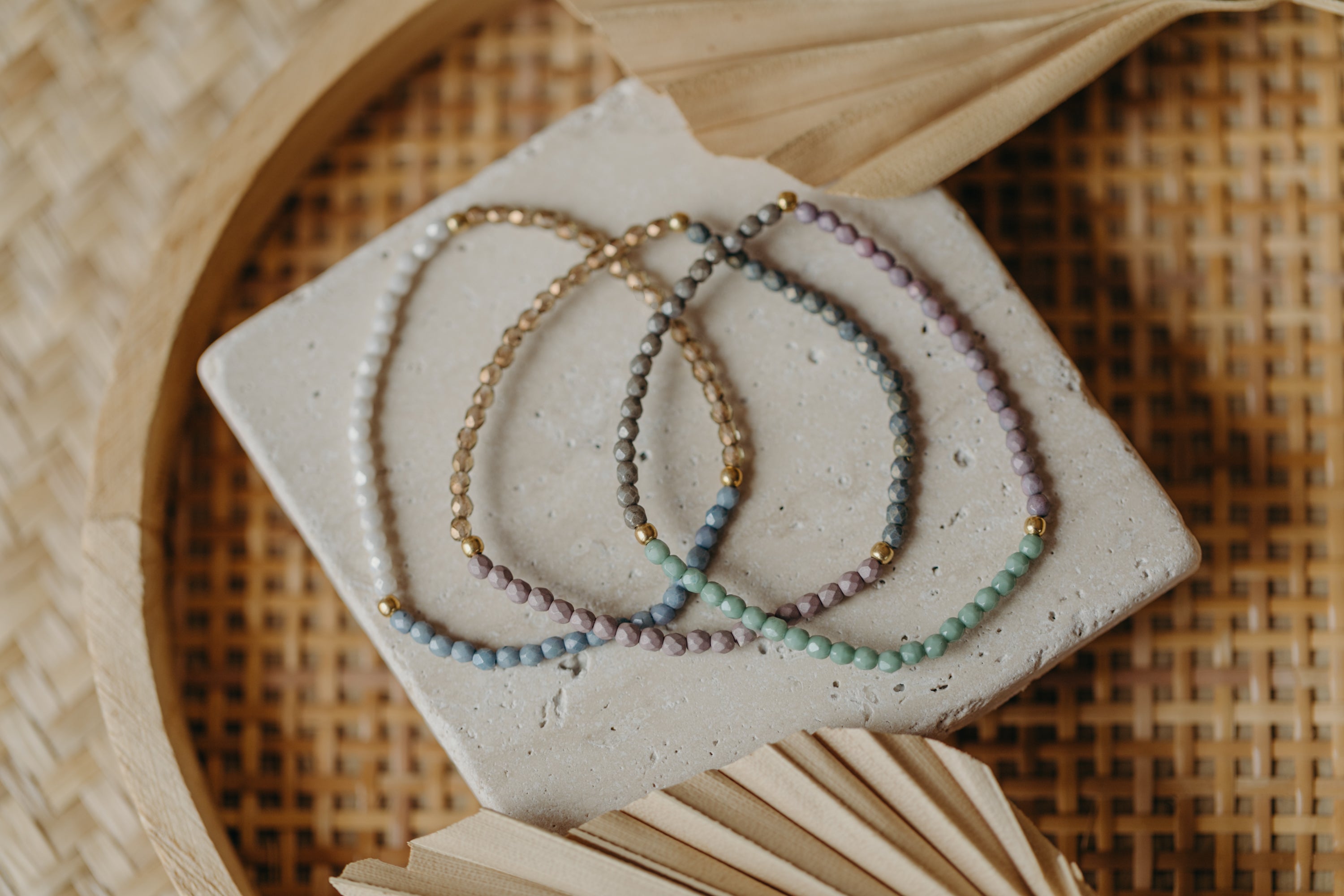 two-tone glass bead bracelet blue & cream