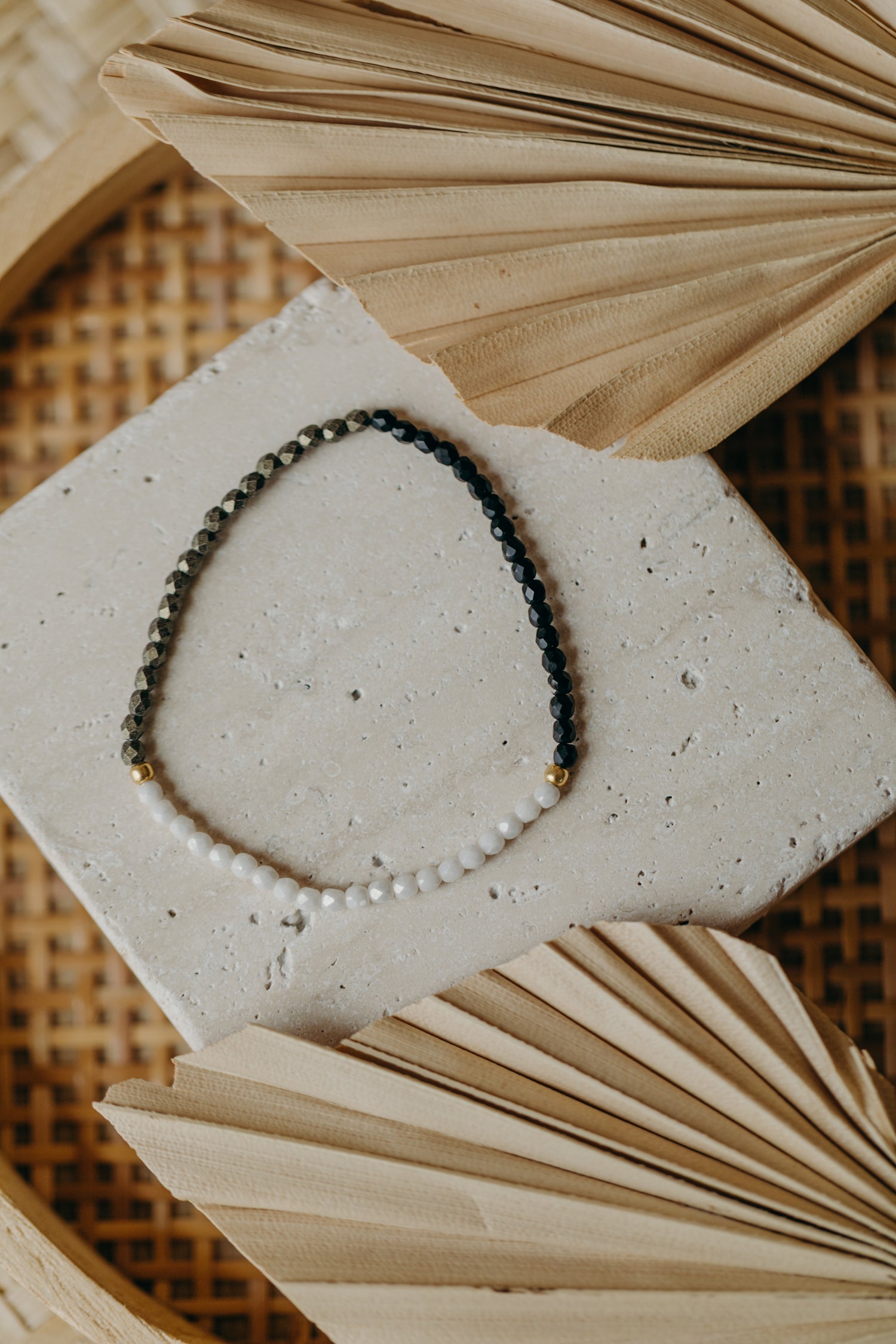 two-tone glass bead bracelet blue & cream