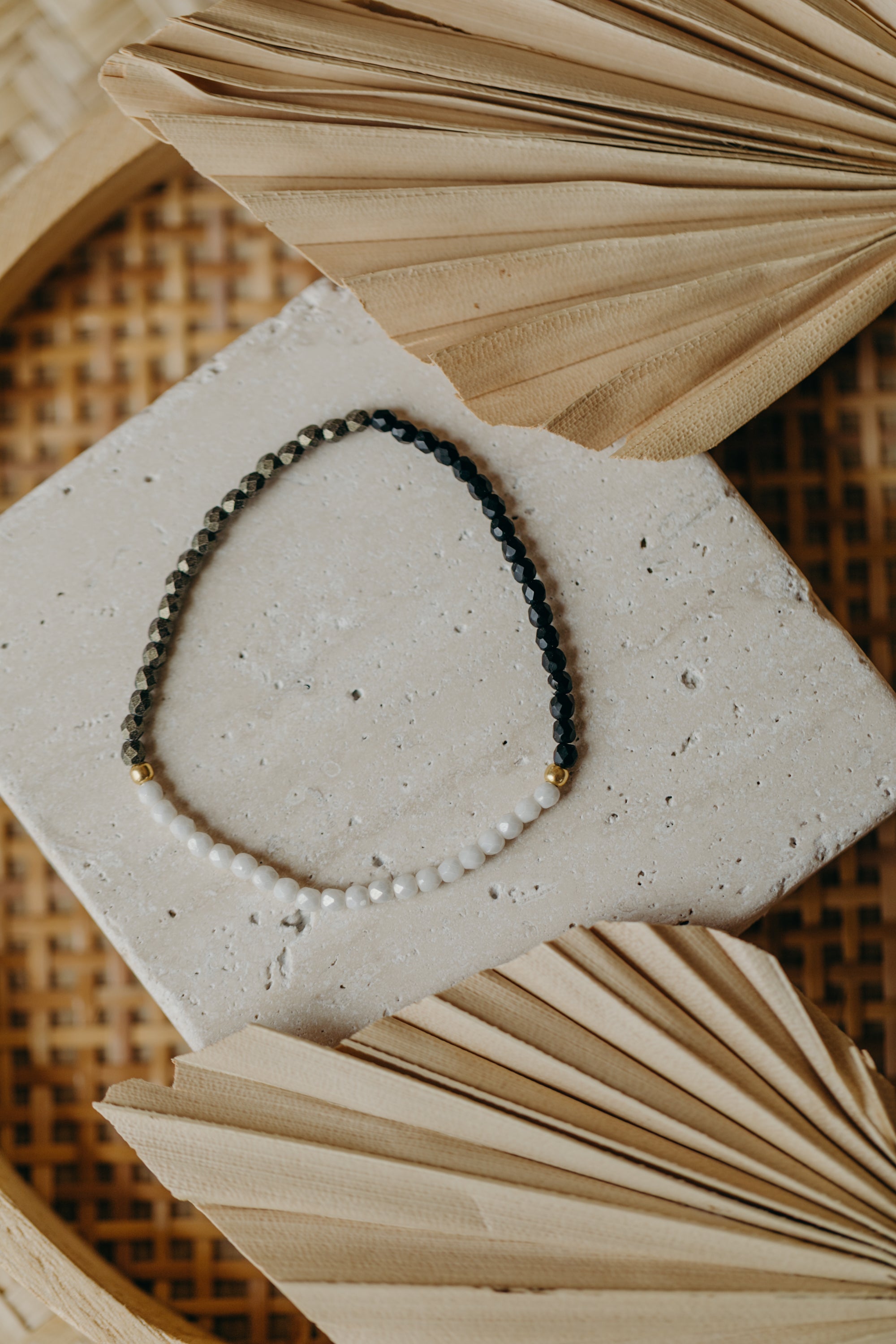 two-tone glass bead bracelet blue & cream