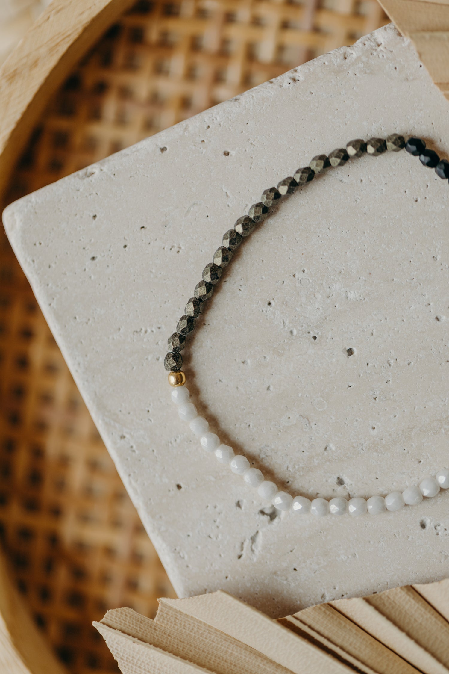two-tone glass bead bracelet blue & cream