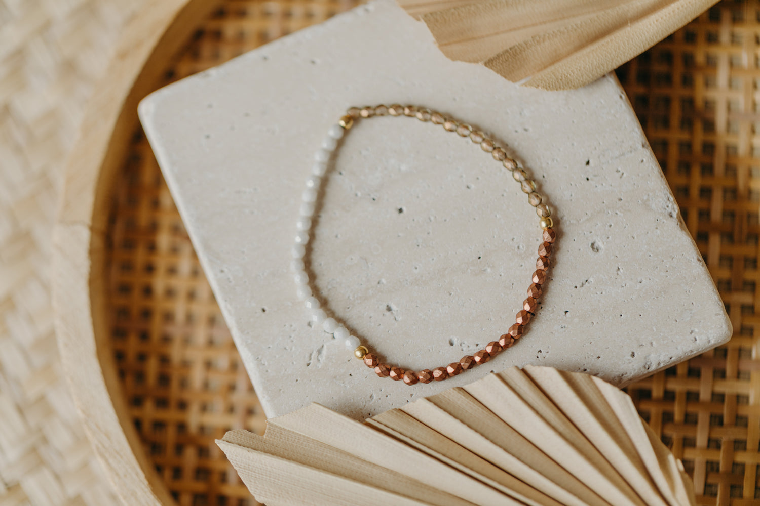 two-tone glass bead bracelet blue & cream