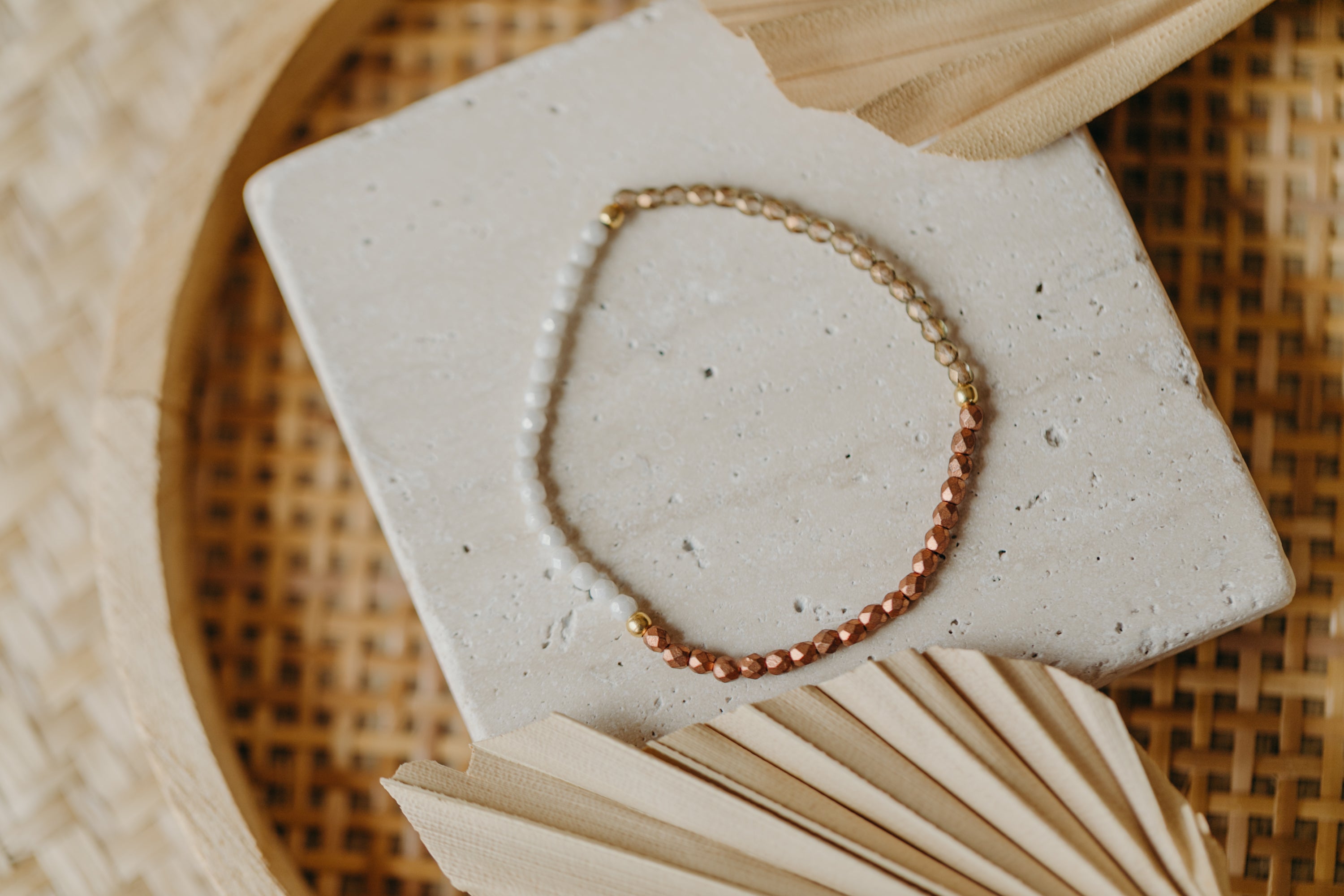 two-tone glass bead bracelet blue & cream