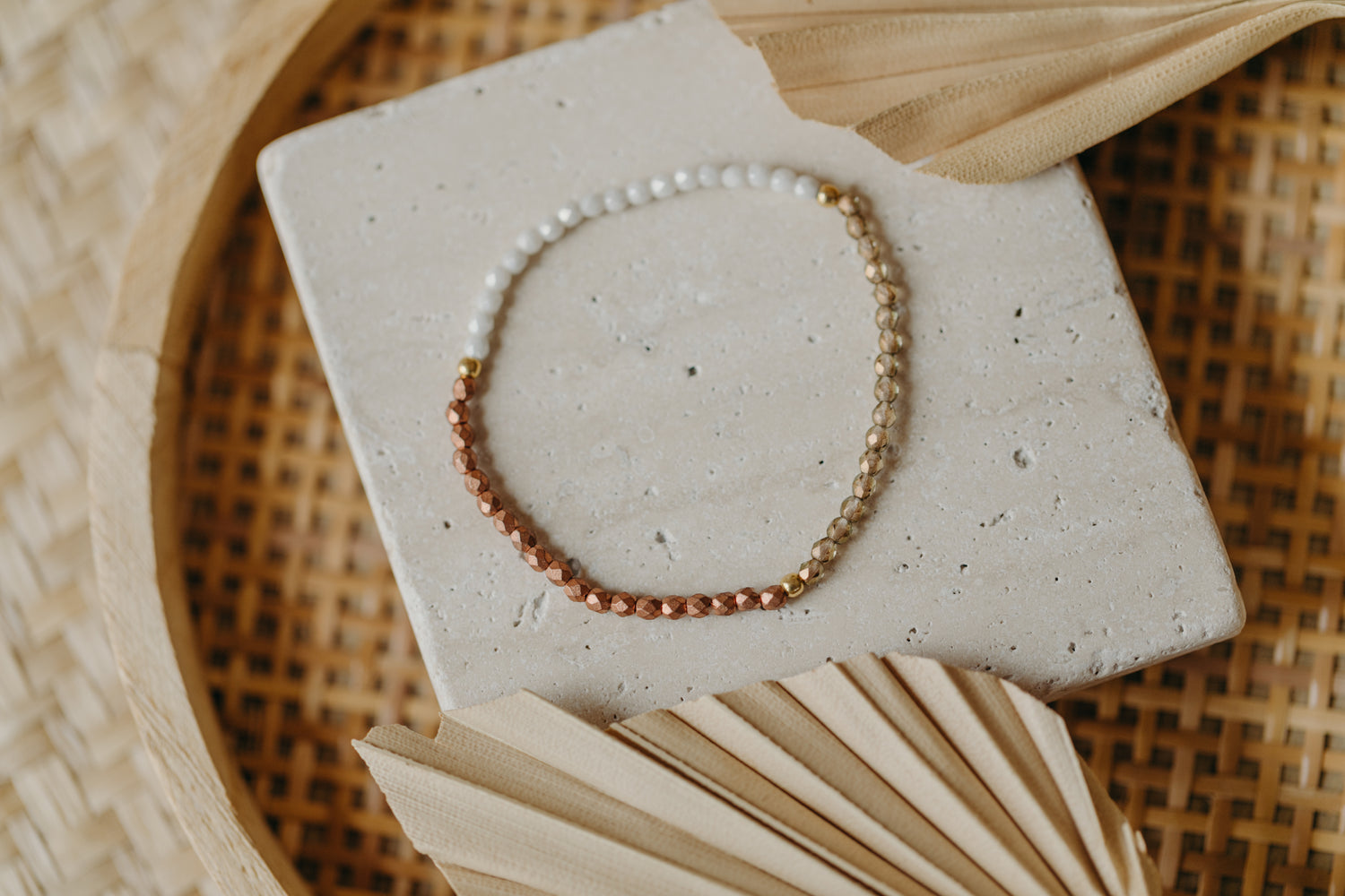 two-tone glass bead bracelet blue & cream