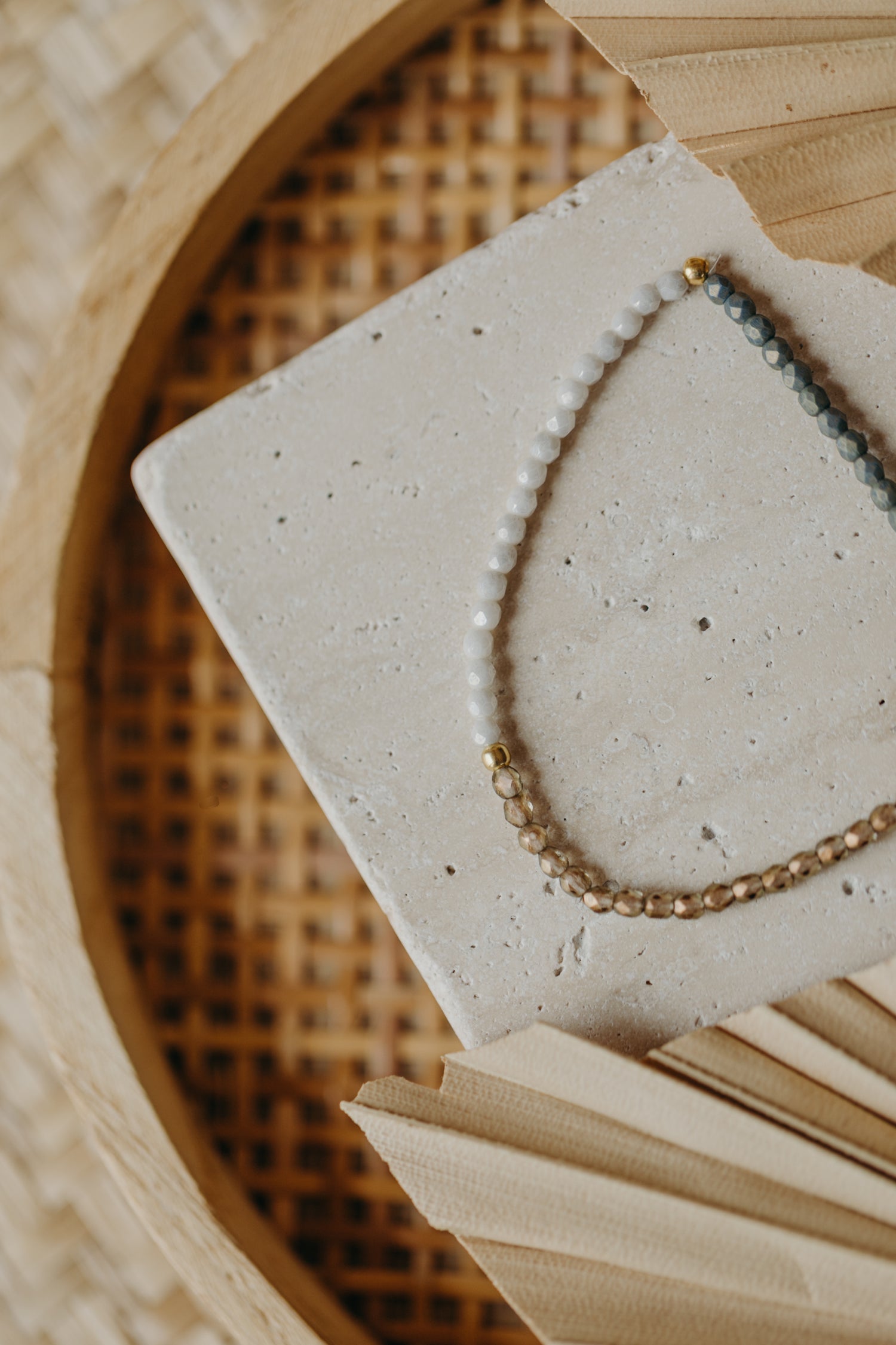 two-tone glass bead bracelet blue & cream
