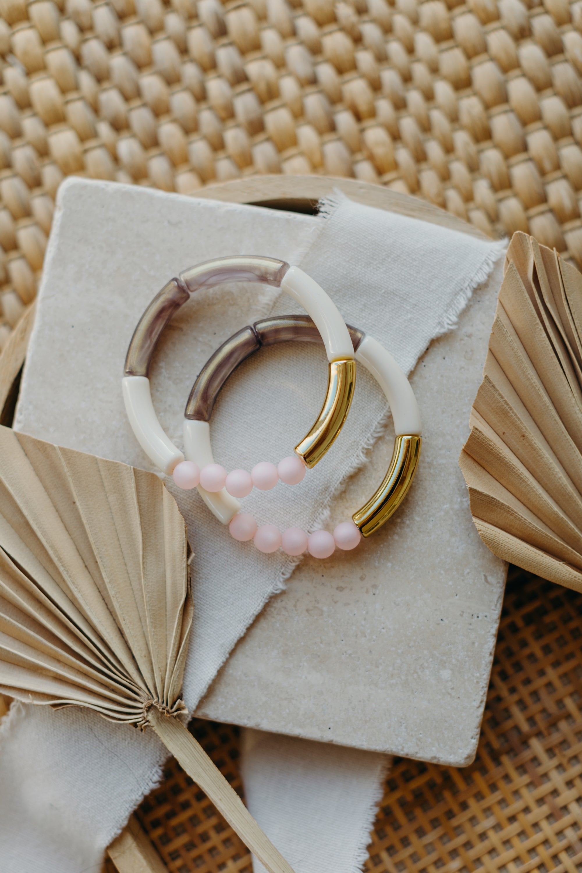 Perlenarmband 060 mit Tube Perlen in Gold, Creme, Braun und Rosa