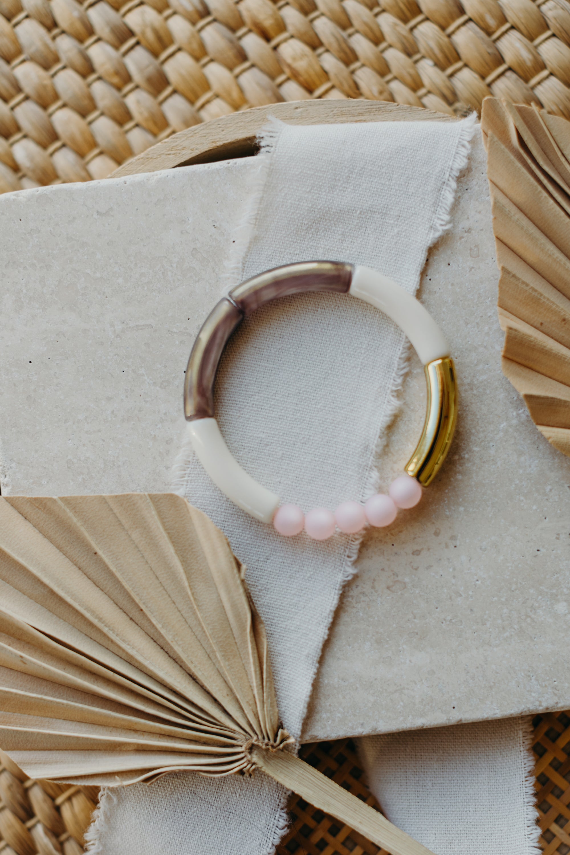 Perlenarmband 060 mit Tube Perlen in Gold, Creme, Braun und Rosa