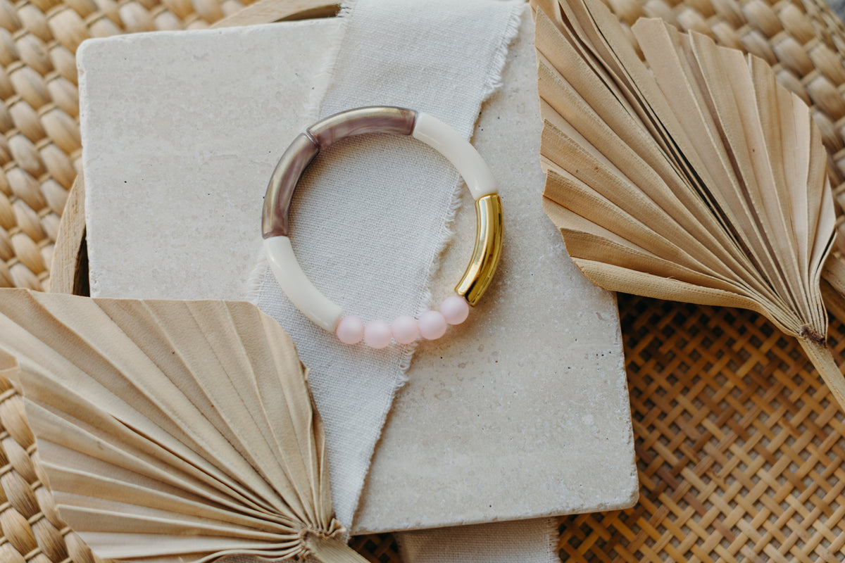 Perlenarmband 060 mit Tube Perlen in Gold, Creme, Braun und Rosa