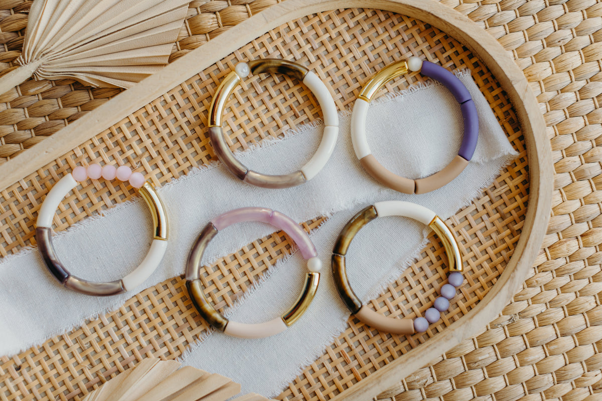 Perlenarmband 060 mit Tube Perlen in Gold, Creme, Braun und Rosa
