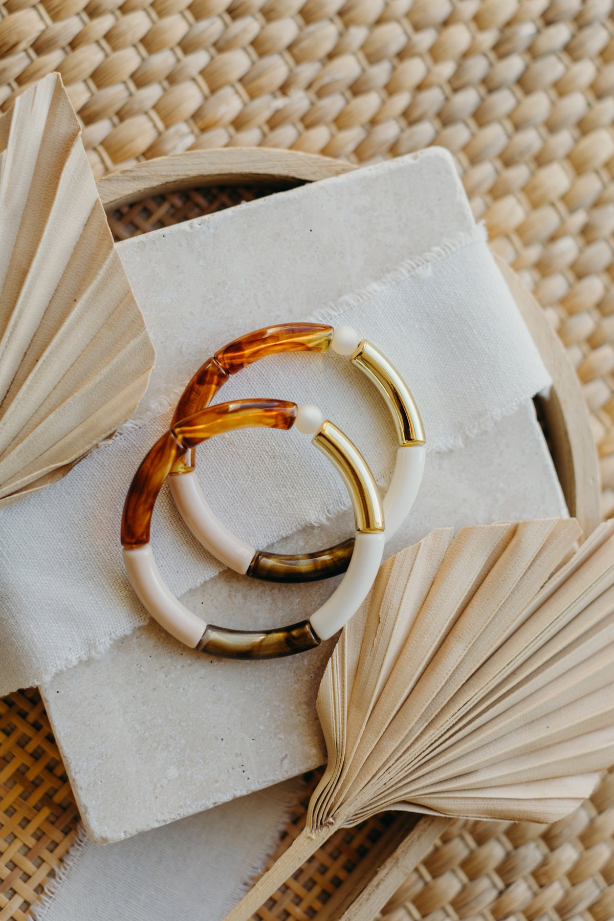 Perlenarmband 061 mit Tube Perlen in Gold, Braun, Schildpatt und Creme