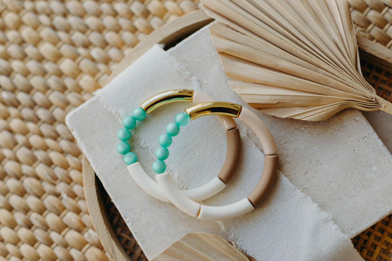 Perlenarmband 062 mit Tube Perlen in Gold, Braun, Creme und Türkis