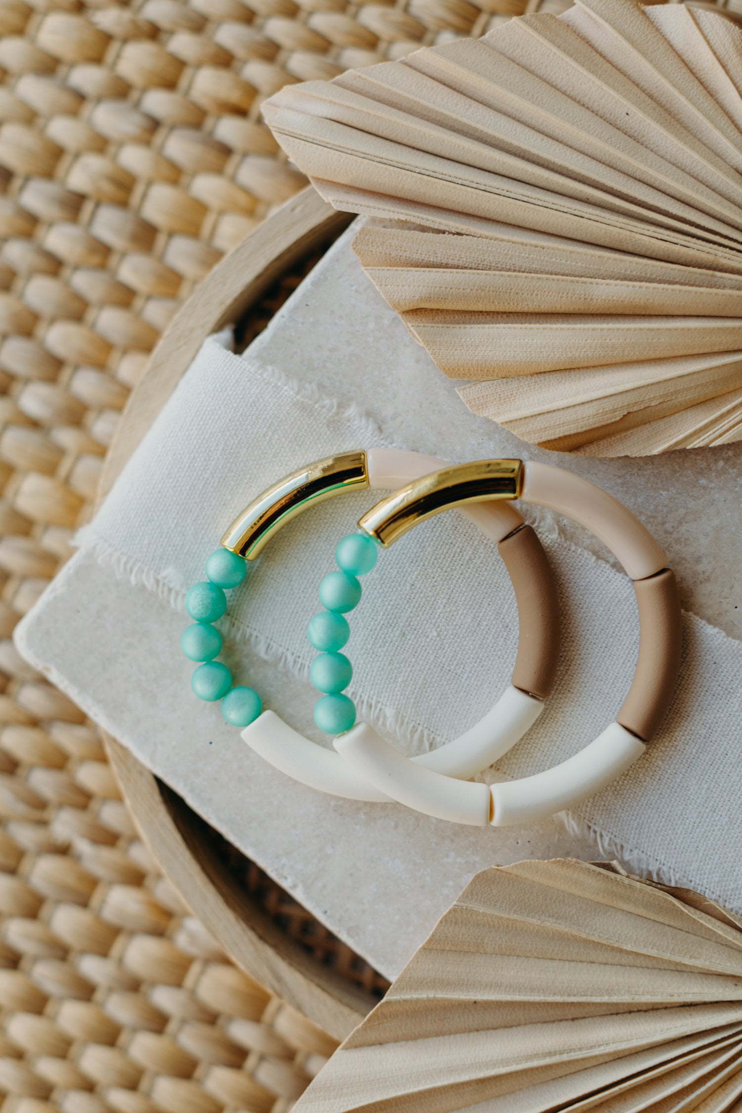 Perlenarmband 062 mit Tube Perlen in Gold, Braun, Creme und Türkis