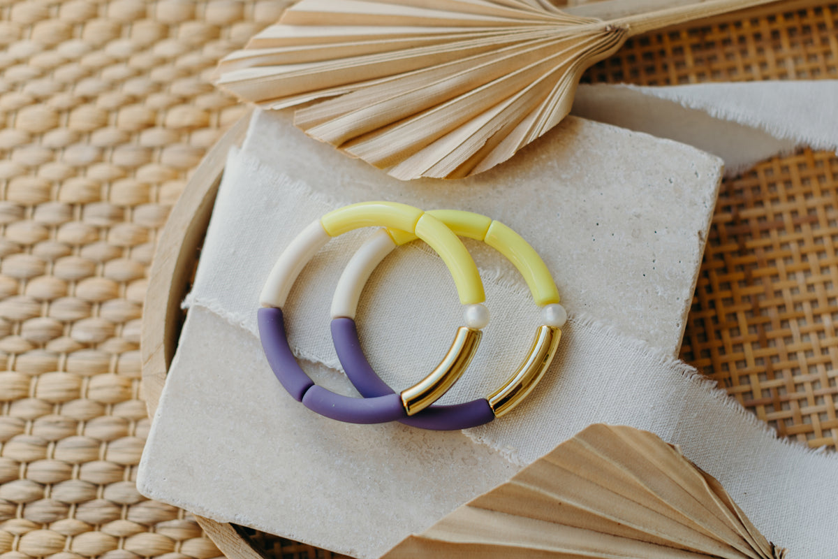 Perlenarmband 059 mit Tube Perlen in Gold, Creme, Gelb und Lila