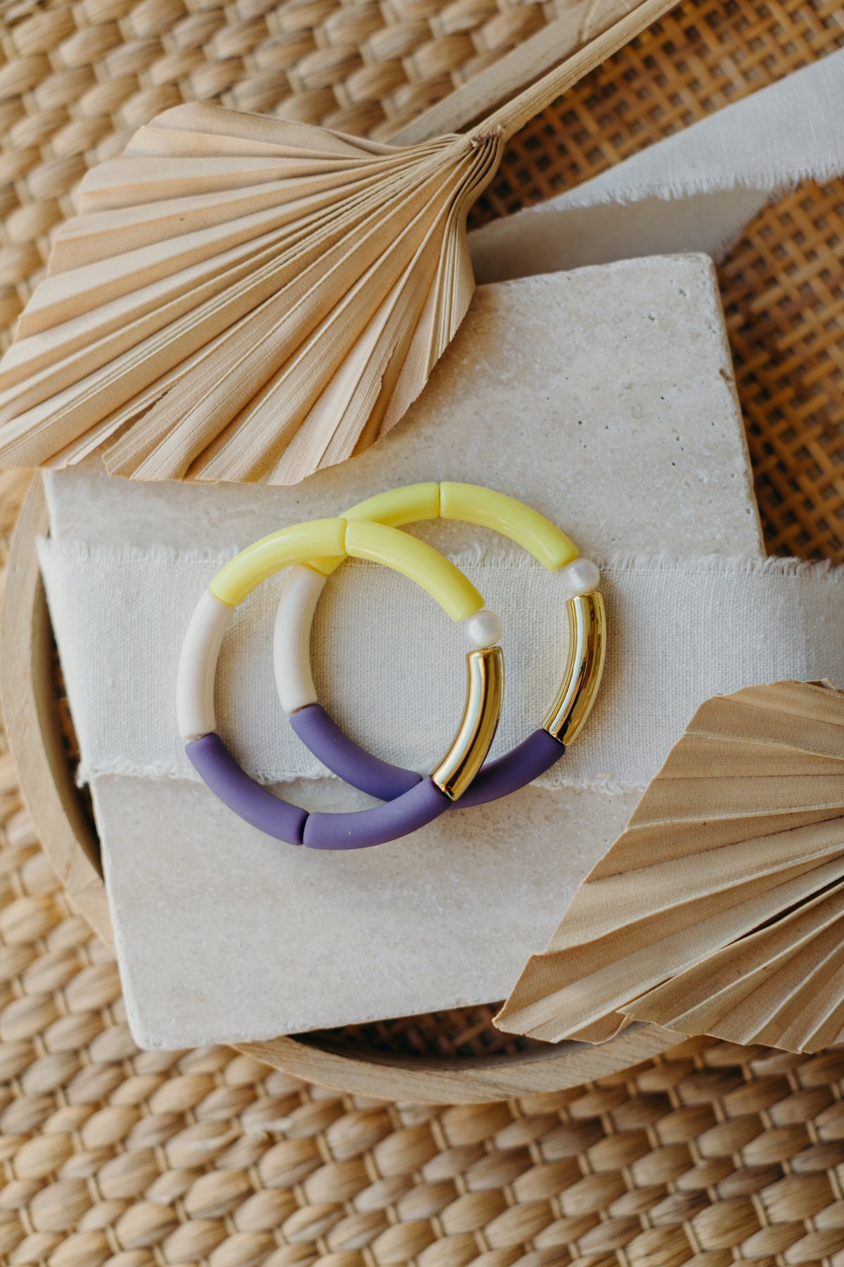 Perlenarmband 059 mit Tube Perlen in Gold, Creme, Gelb und Lila