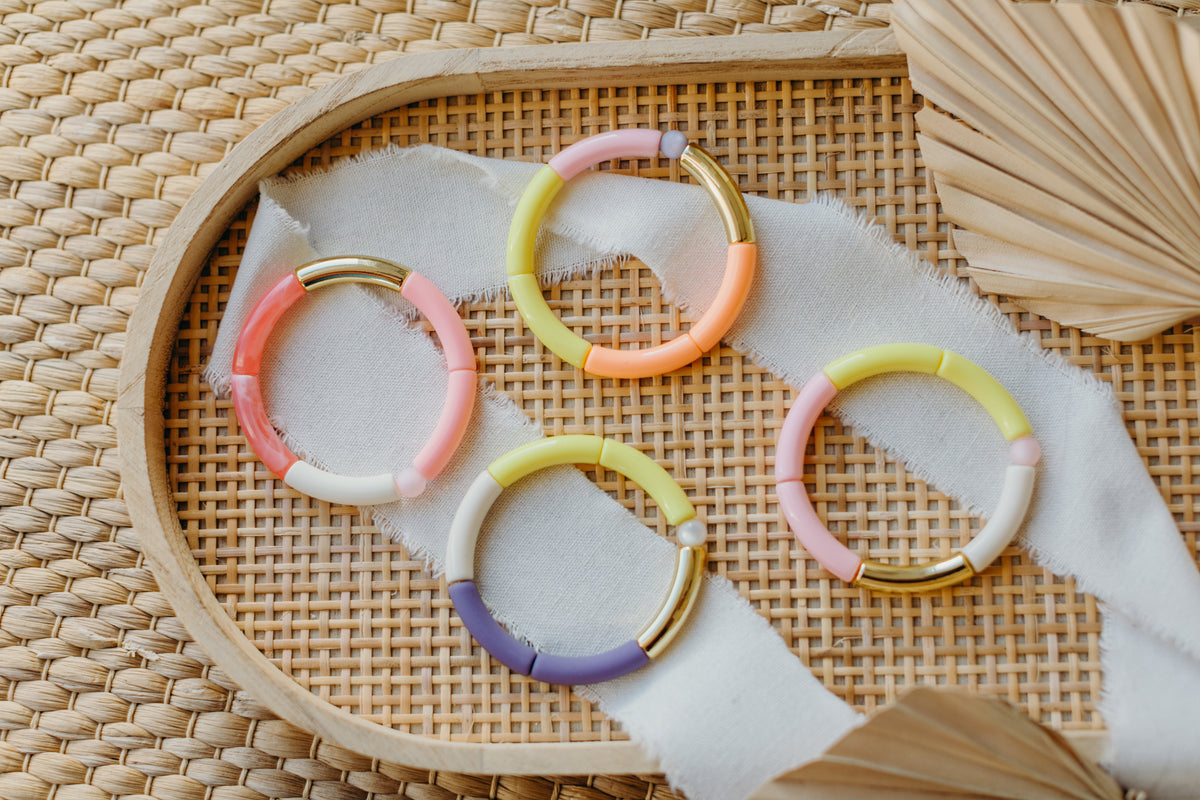 Perlenarmband 059 mit Tube Perlen in Gold, Creme, Gelb und Lila