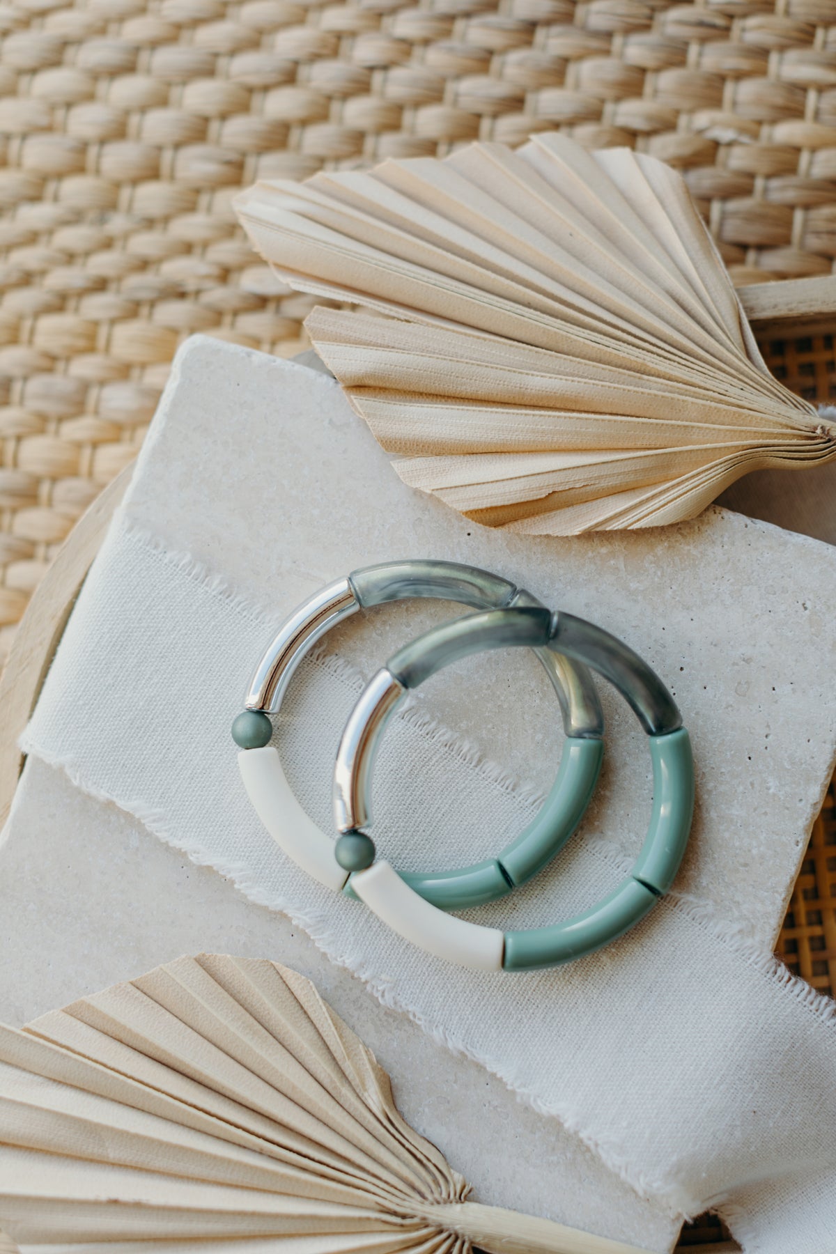 Perlenarmband 073 mit Tube Perlen in Mint, Creme und Silber