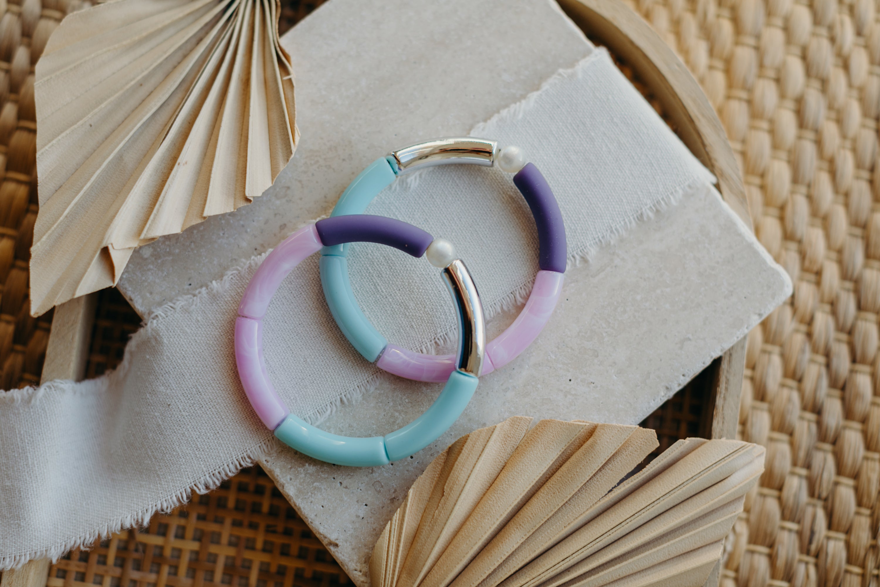 Perlenarmband 079 mit Tube Perlen in Silber, Türkis, Violett und Lila