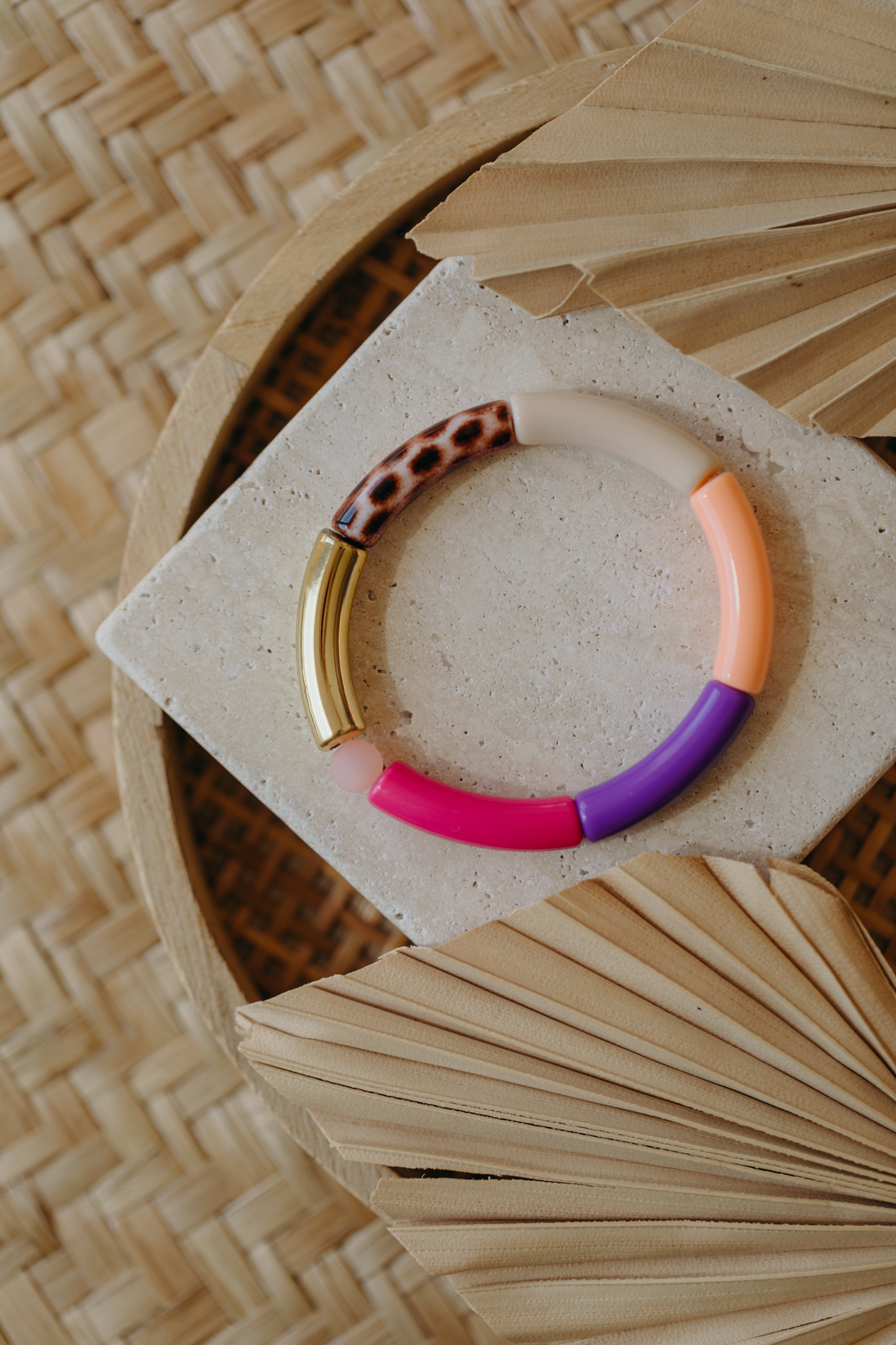 Perlenarmband 001 mit Tube Perlen in Gold, Beige, Apricot, Pink, Lila und Print