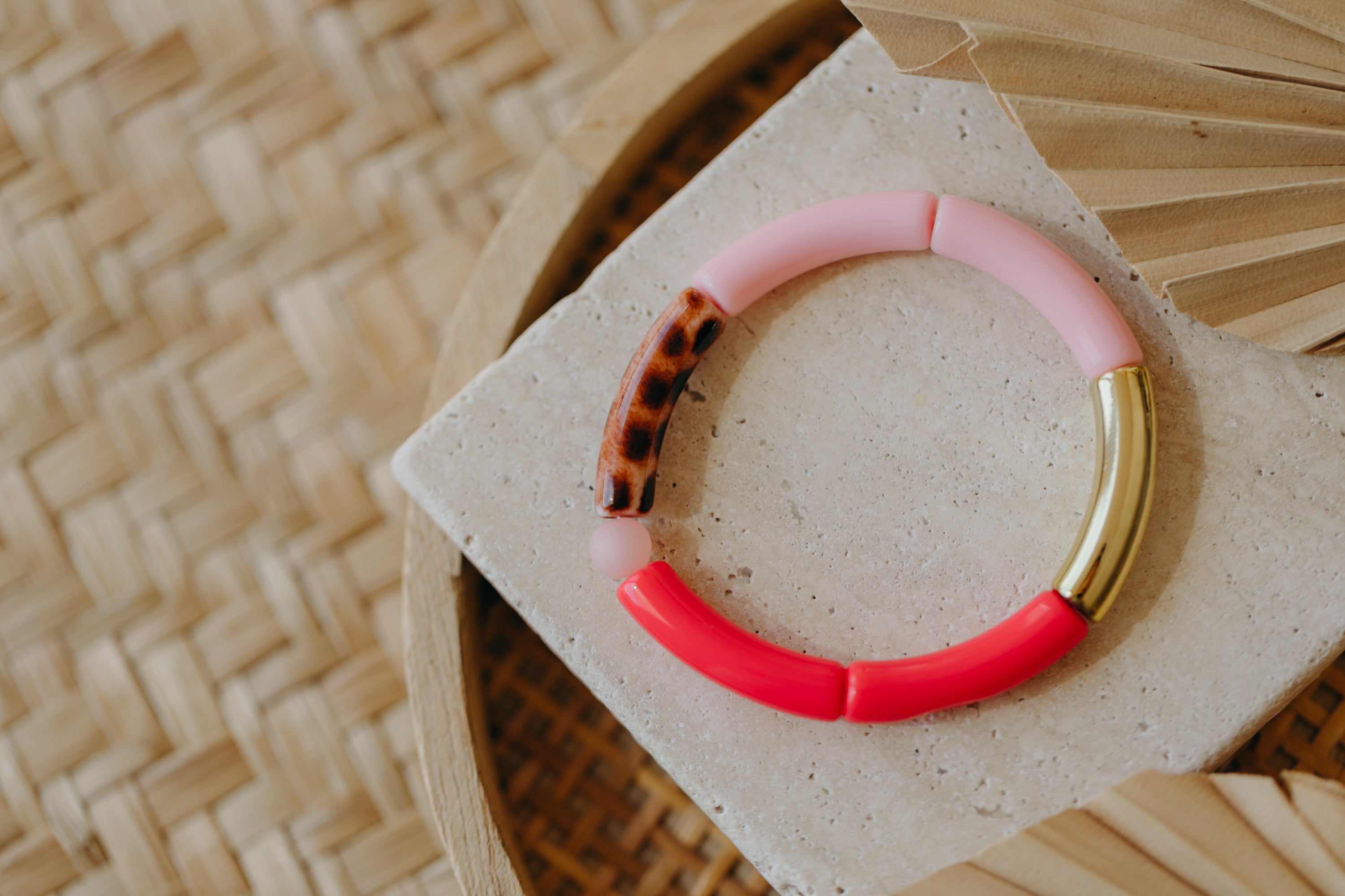 Perlenarmband 007 mit Tube Perlen in Gold, Rosa, Pink und Print