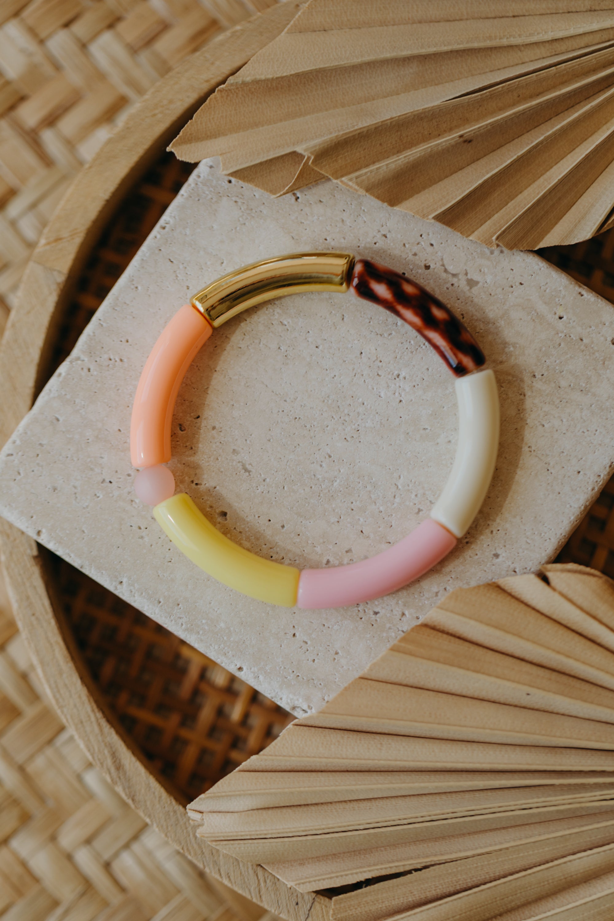 Pearl bracelet with tube pearls in gold, cream, yellow and purple