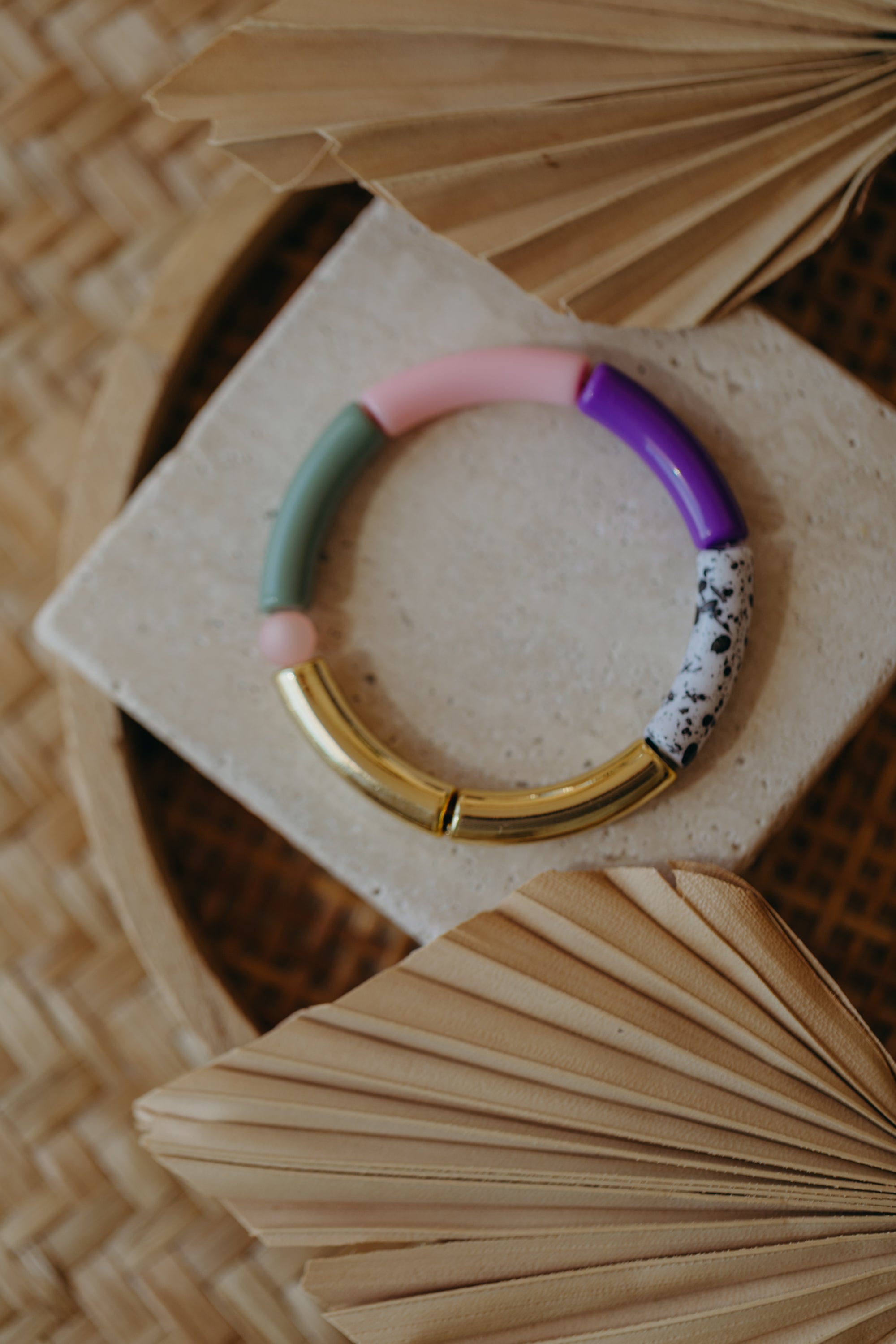 Pearl bracelet with tube pearls in gold, cream, yellow and purple