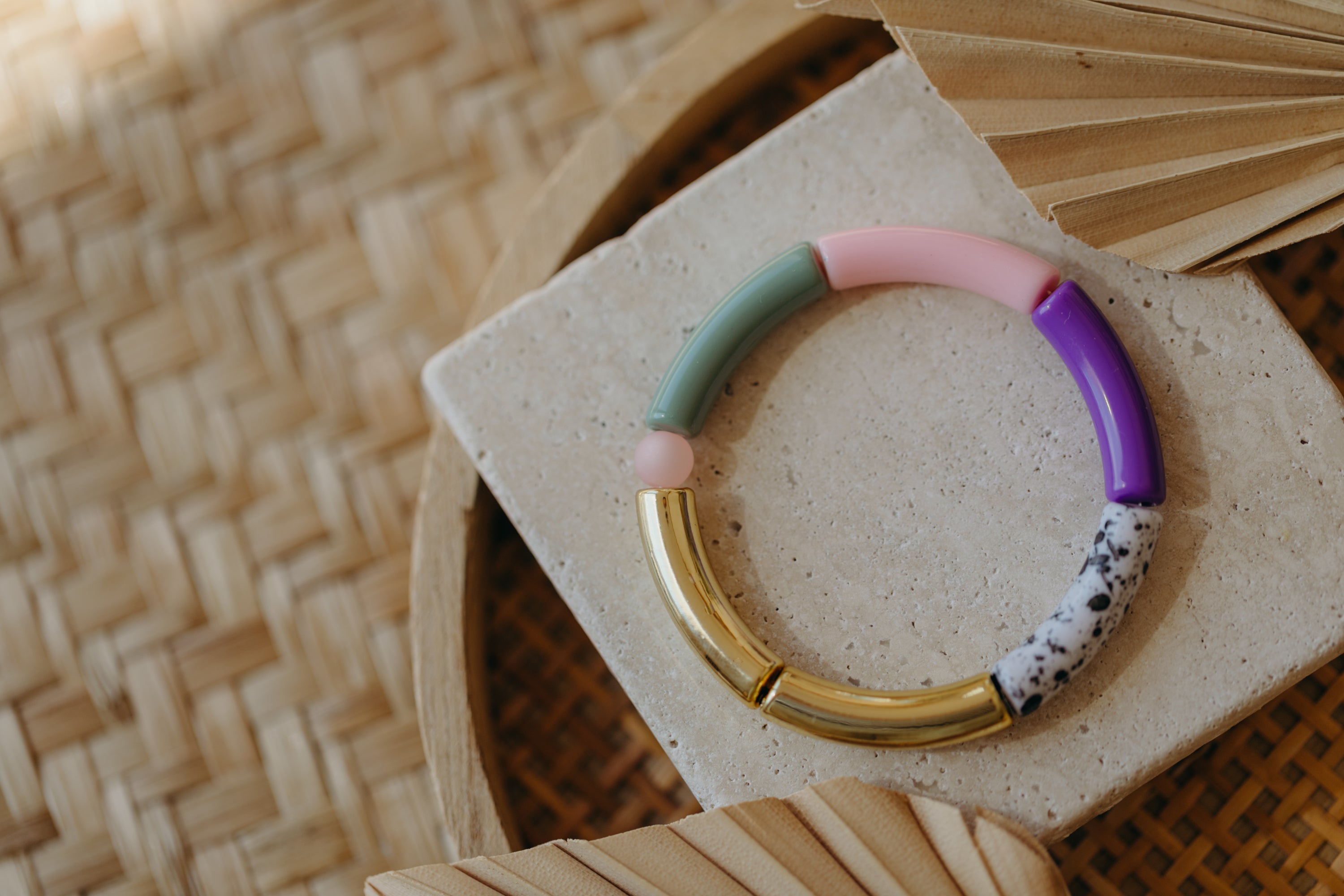 Pearl bracelet with tube pearls in gold, cream, yellow and purple