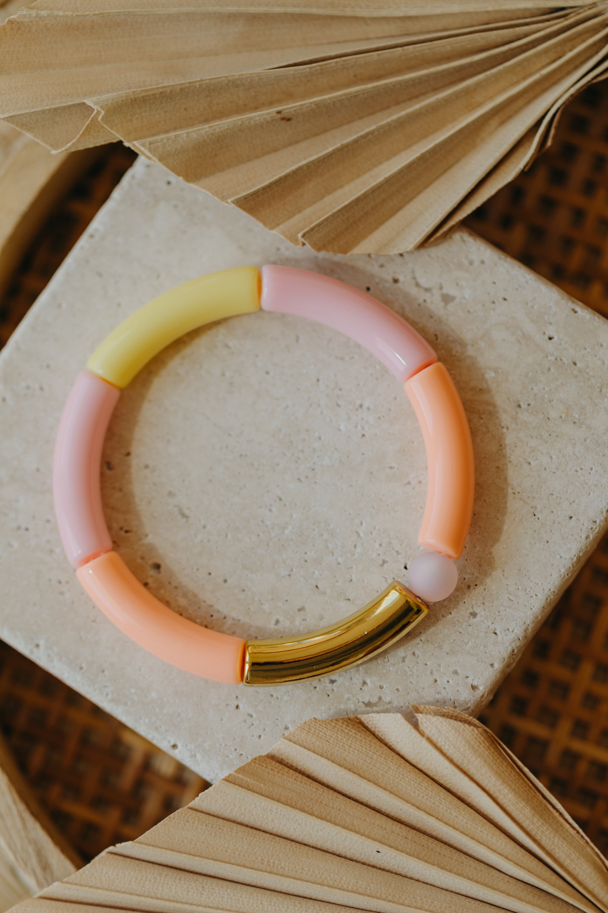 Perlenarmband 022 mit Tube Perlen in Gold, Gelb, Rosa und Apricot