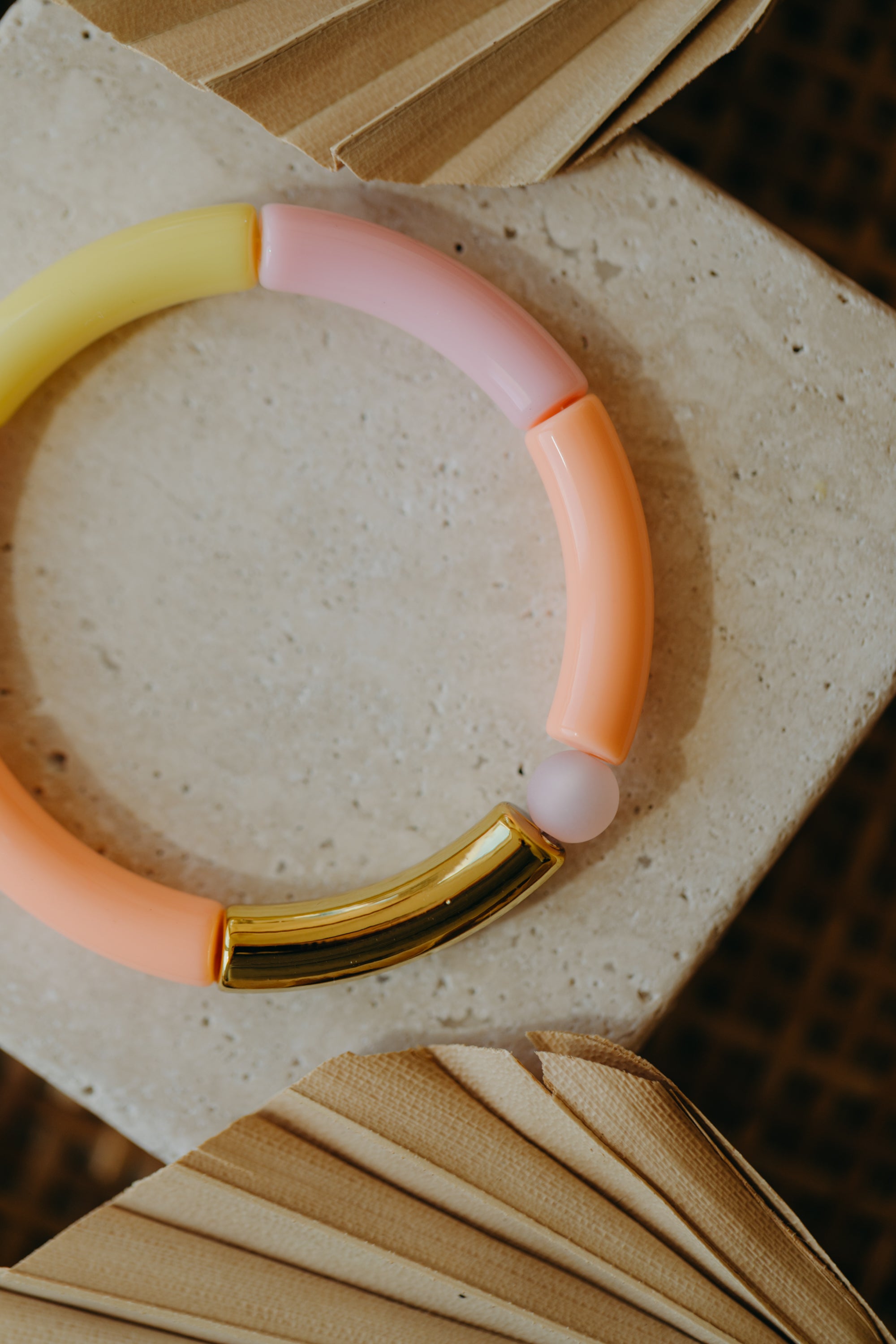 Perlenarmband 022 mit Tube Perlen in Gold, Gelb, Rosa und Apricot